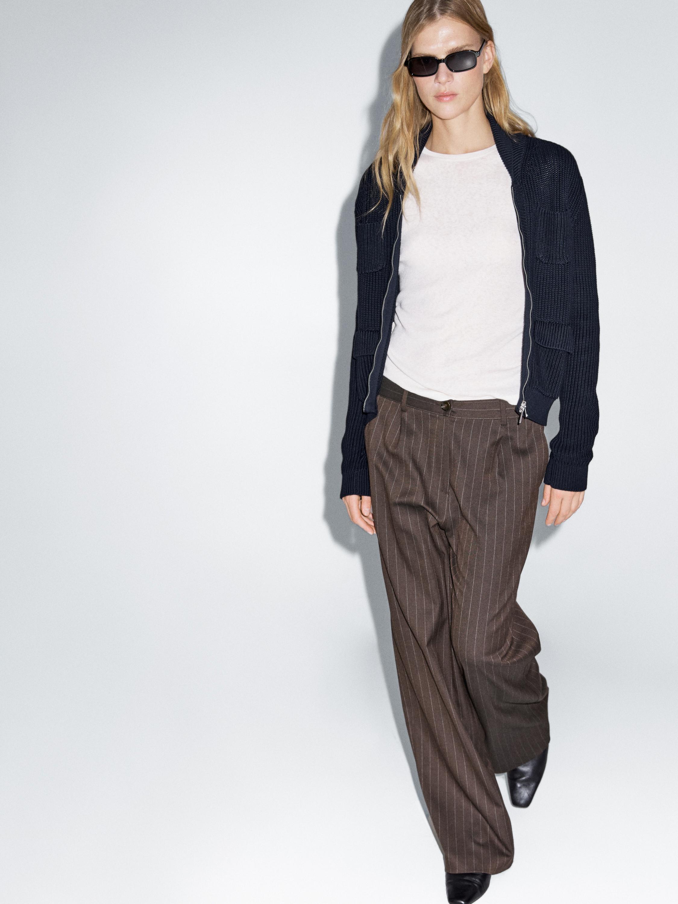 Weite Hose mit Nadelstreifen