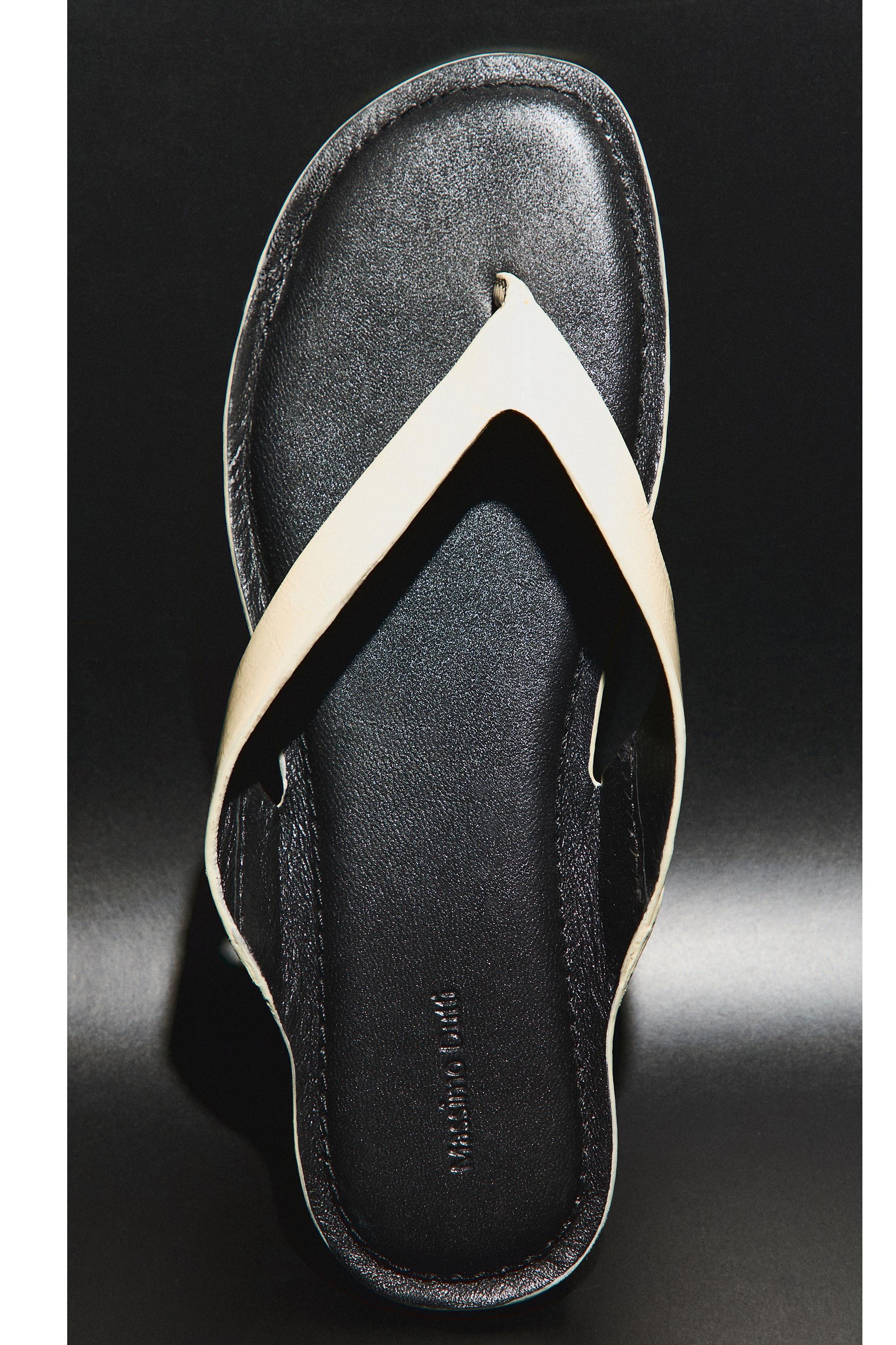 Flat leather sandals — CREAM