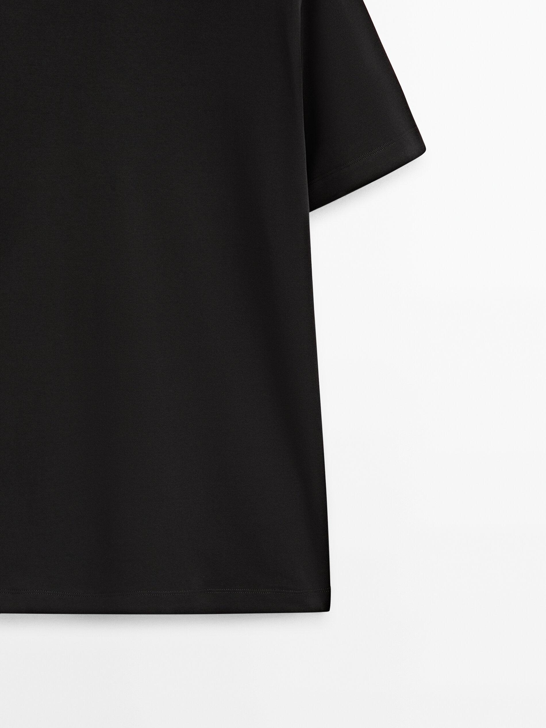 Short sleeve crew neck T-shirt