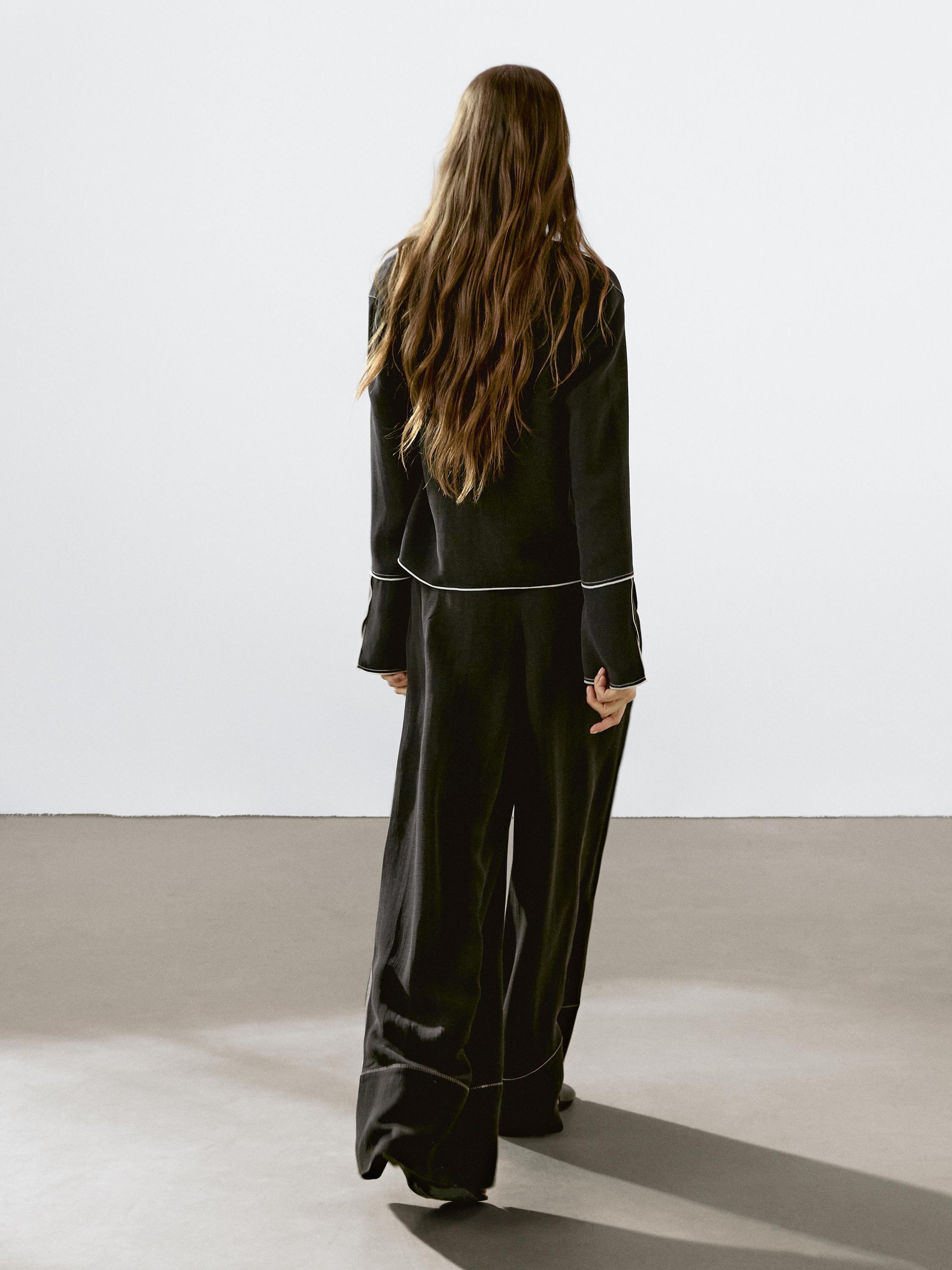 Flowing trousers with contrast topstitching