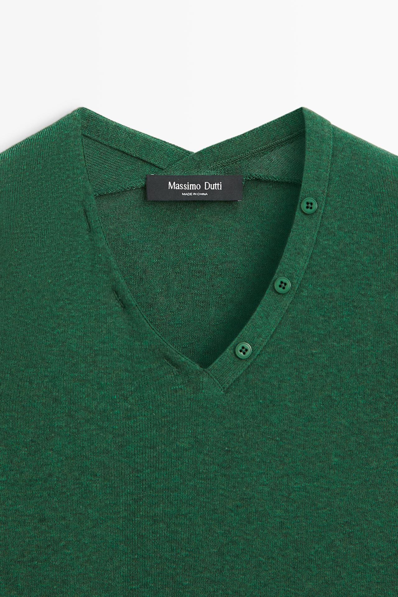 V-neck button detail T-shirt — MOSS