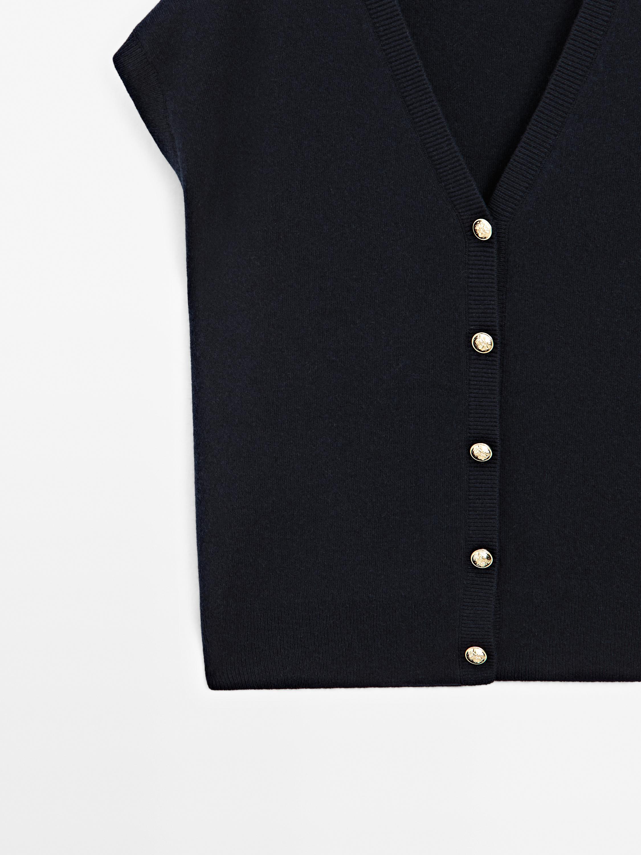 Knit vest with golden buttons