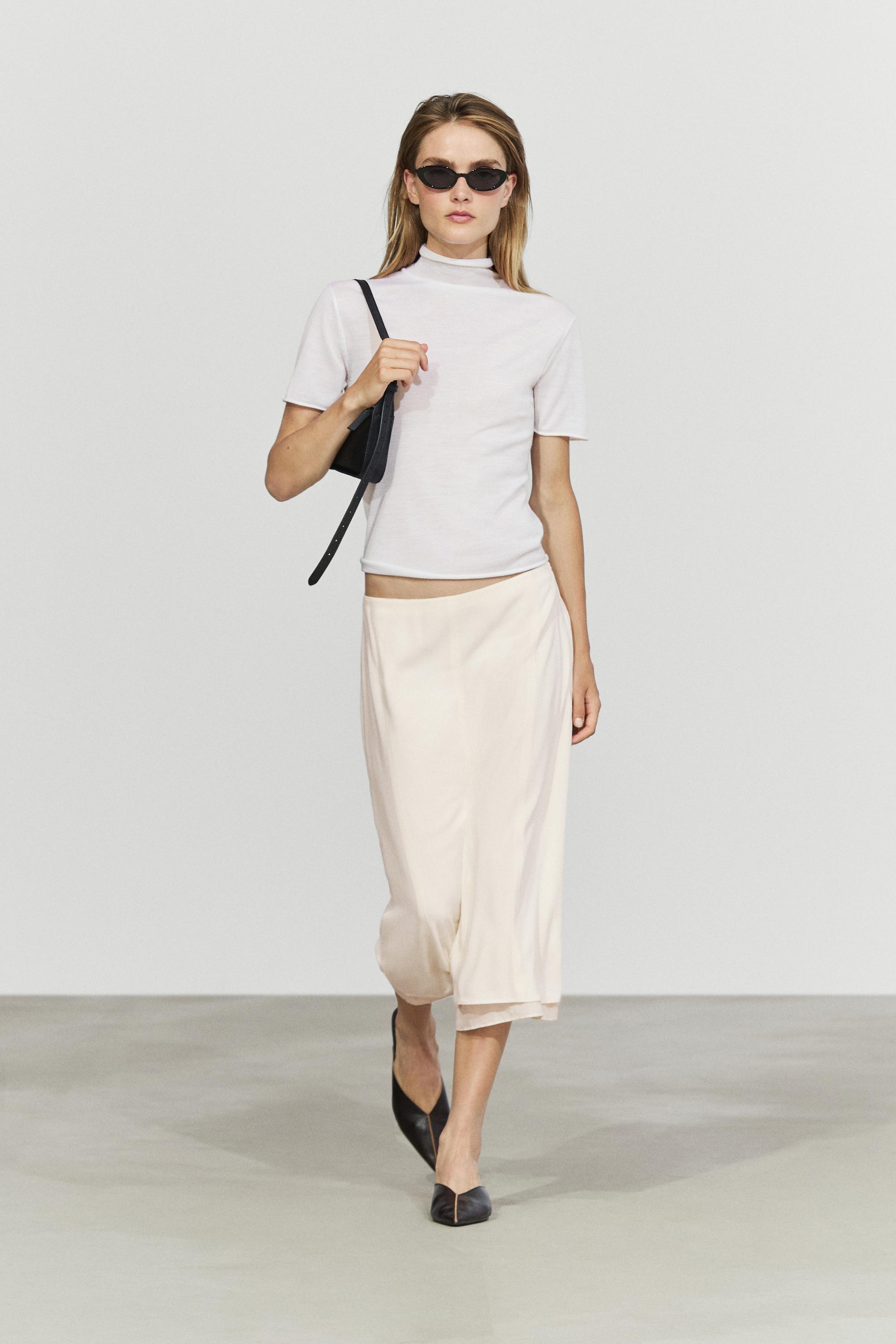 Short sleeve turtleneck knit sweater
