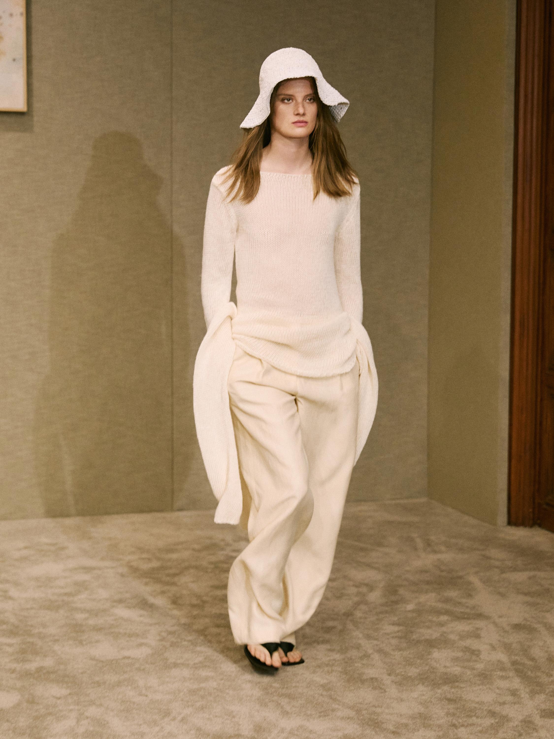 SBL-RUNWAY-9-2 BEIGE
