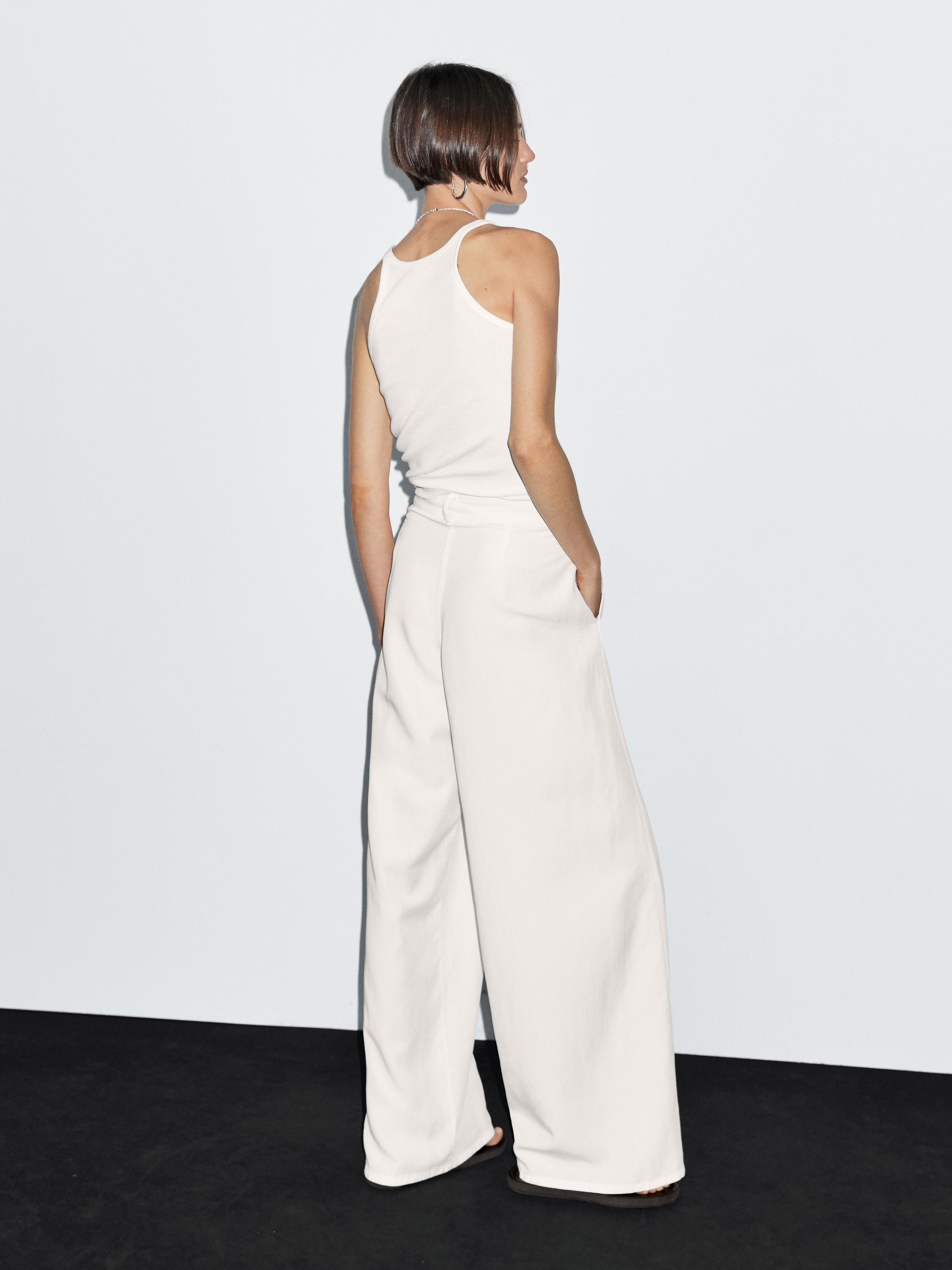 Flowing barrel fit trousers with seam detail