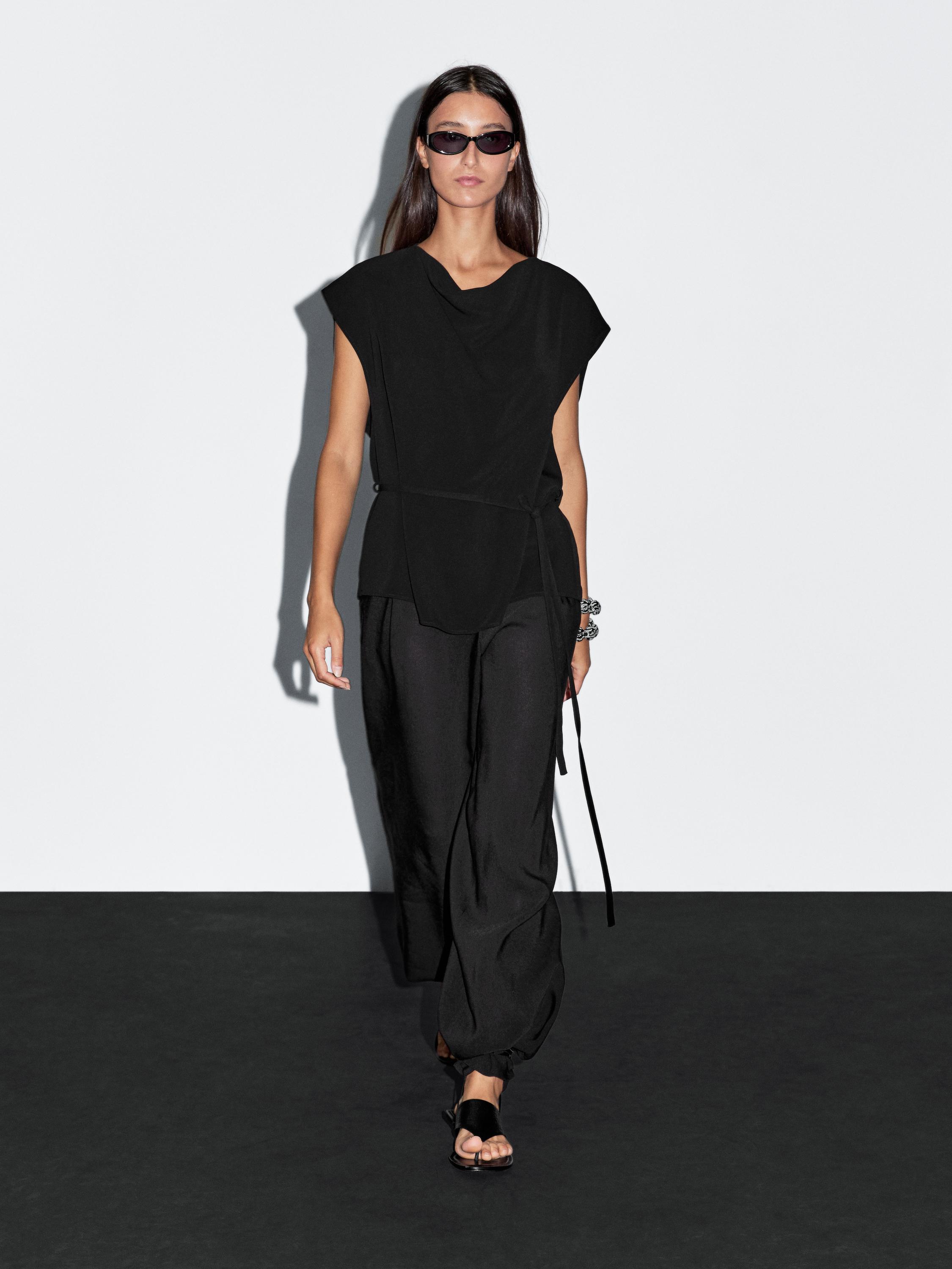 Топ из крепа с драпированным вырезом