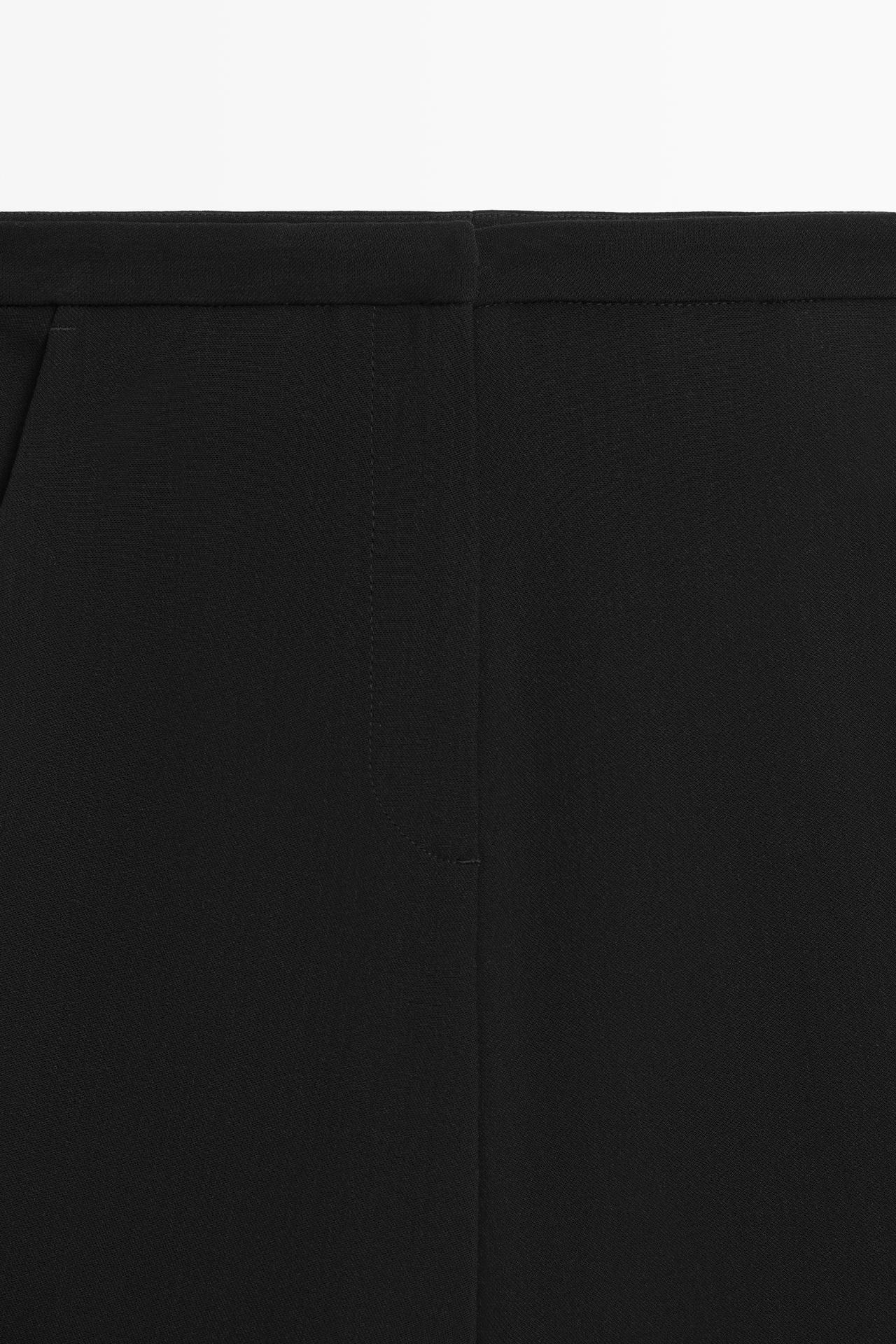 Cuffed capris — BLACK