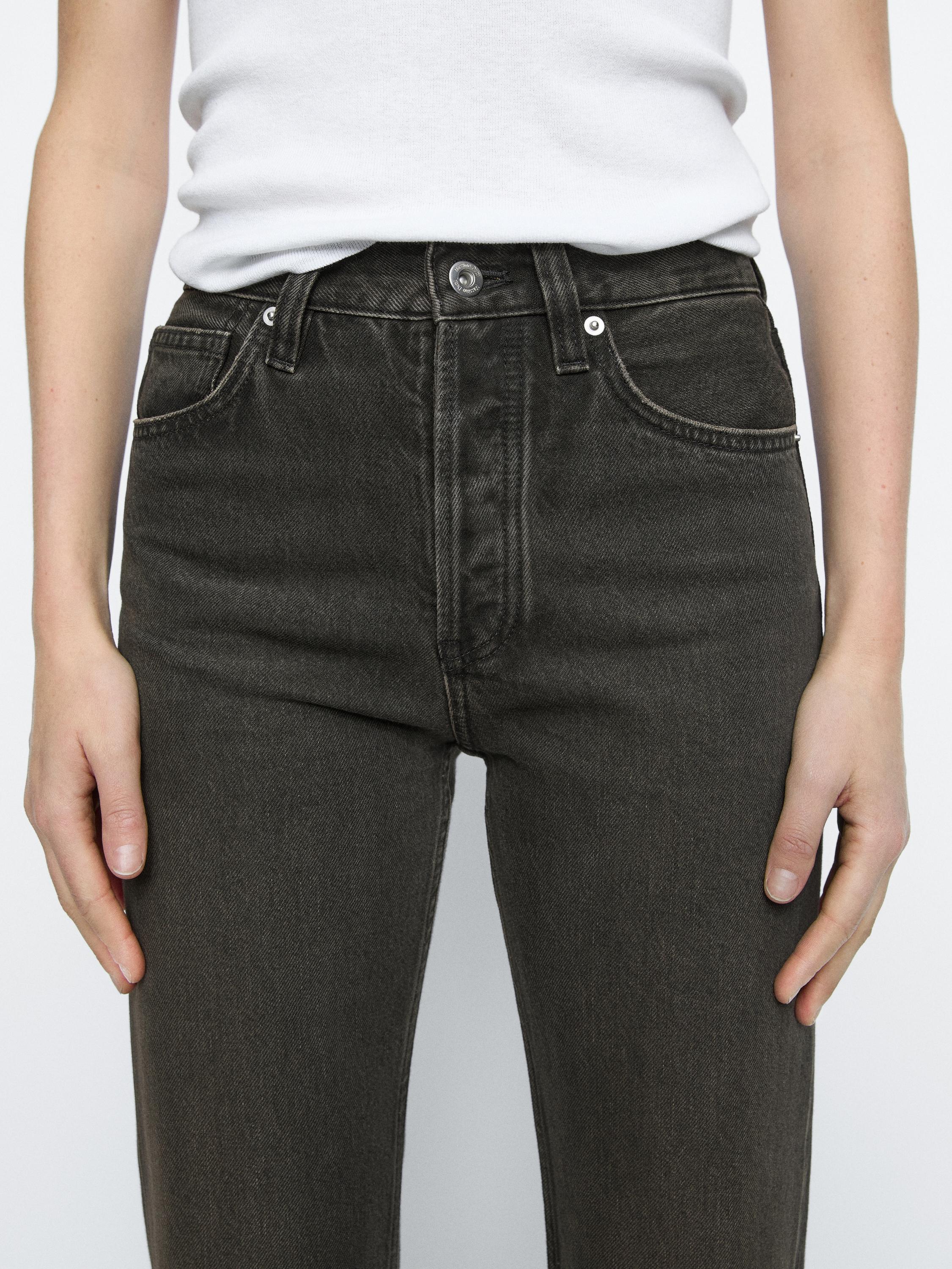 Straight-leg high-waist jeans