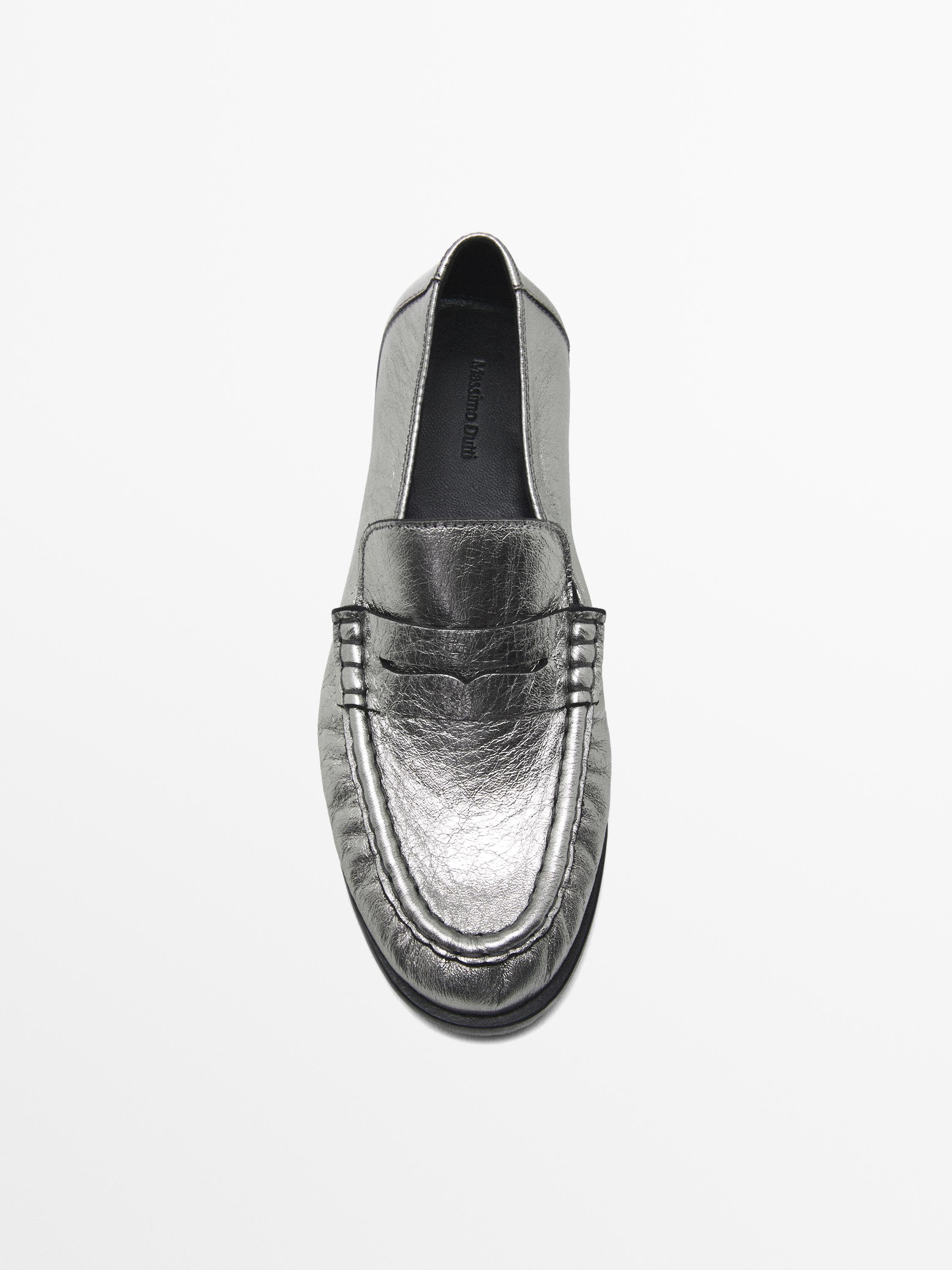 Soft loafers with gathered detail