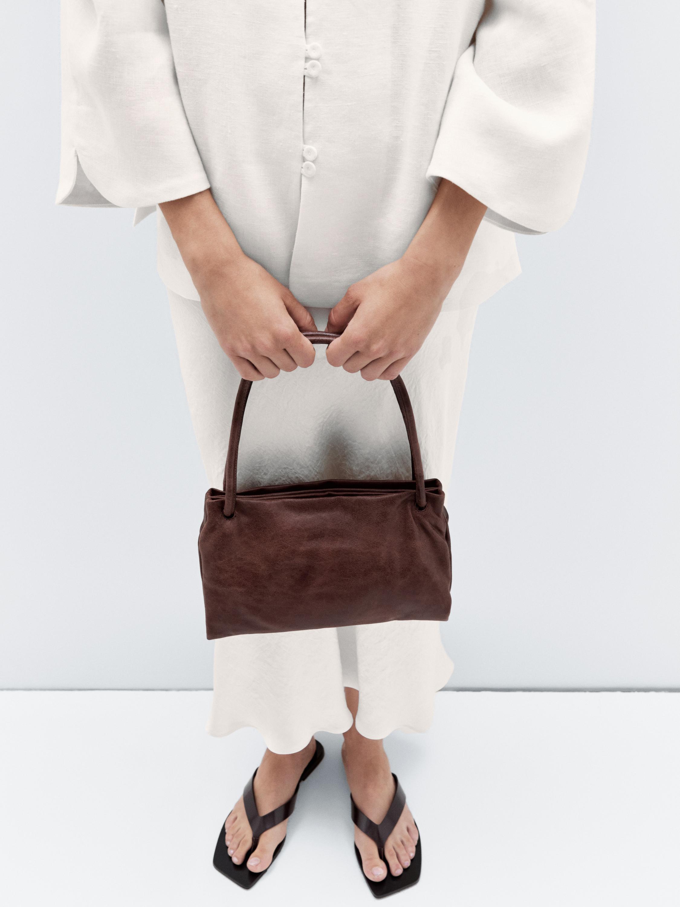 حقيبة صغيرة من جلد النابا بأقسام