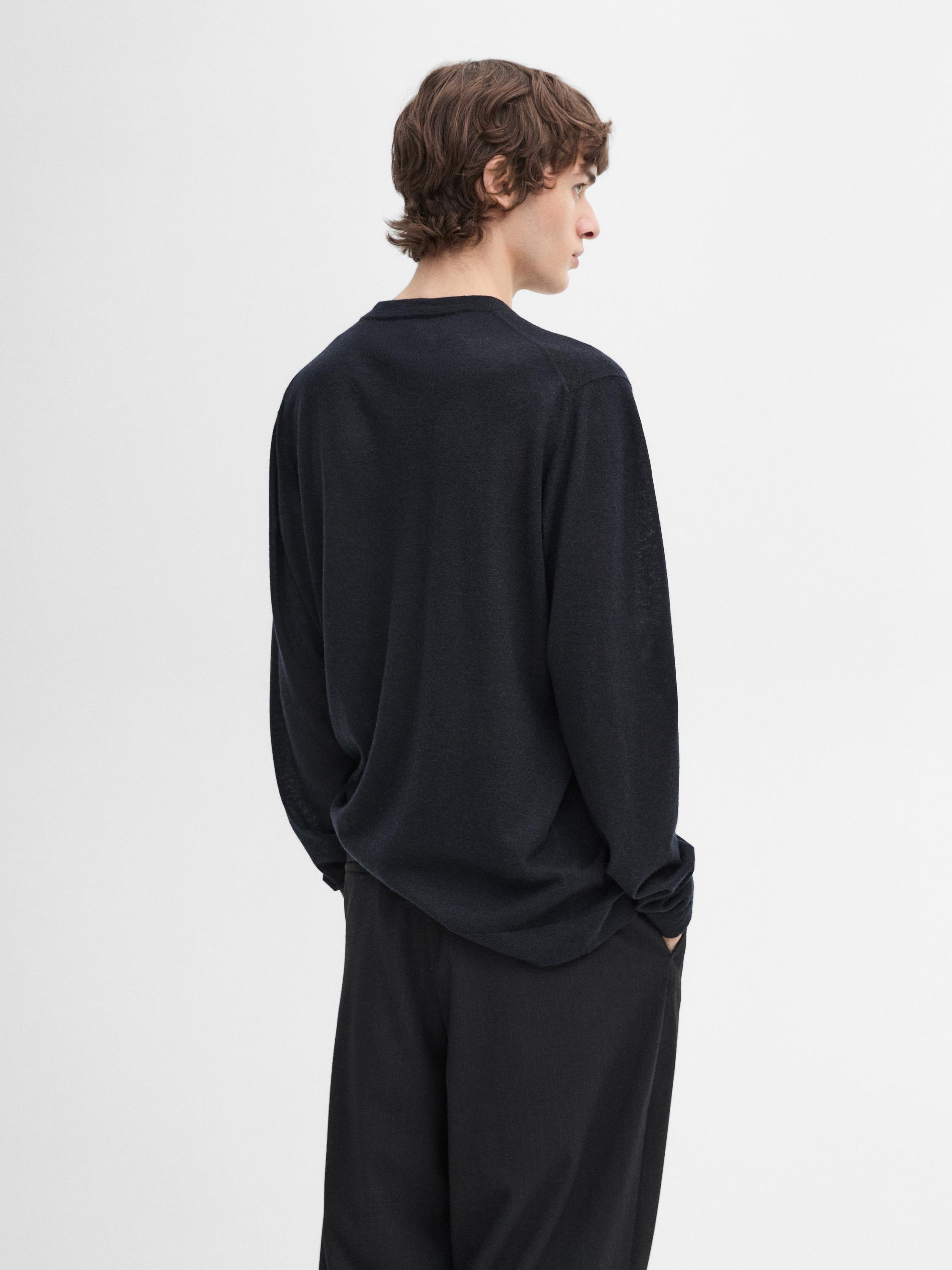 Lightweight knit 100% cashmere sweater