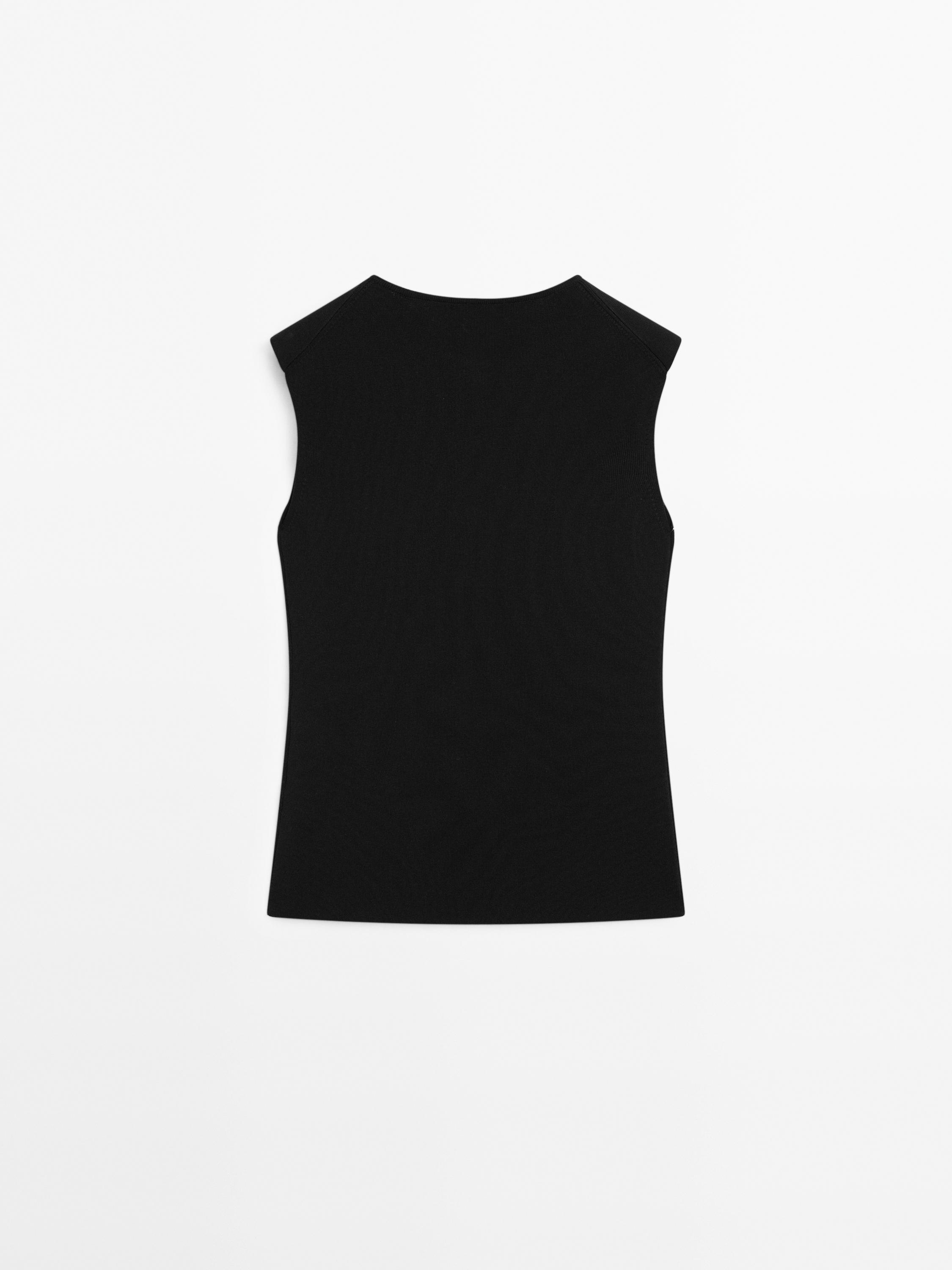 Tailored fit knit waistcoat with buttons