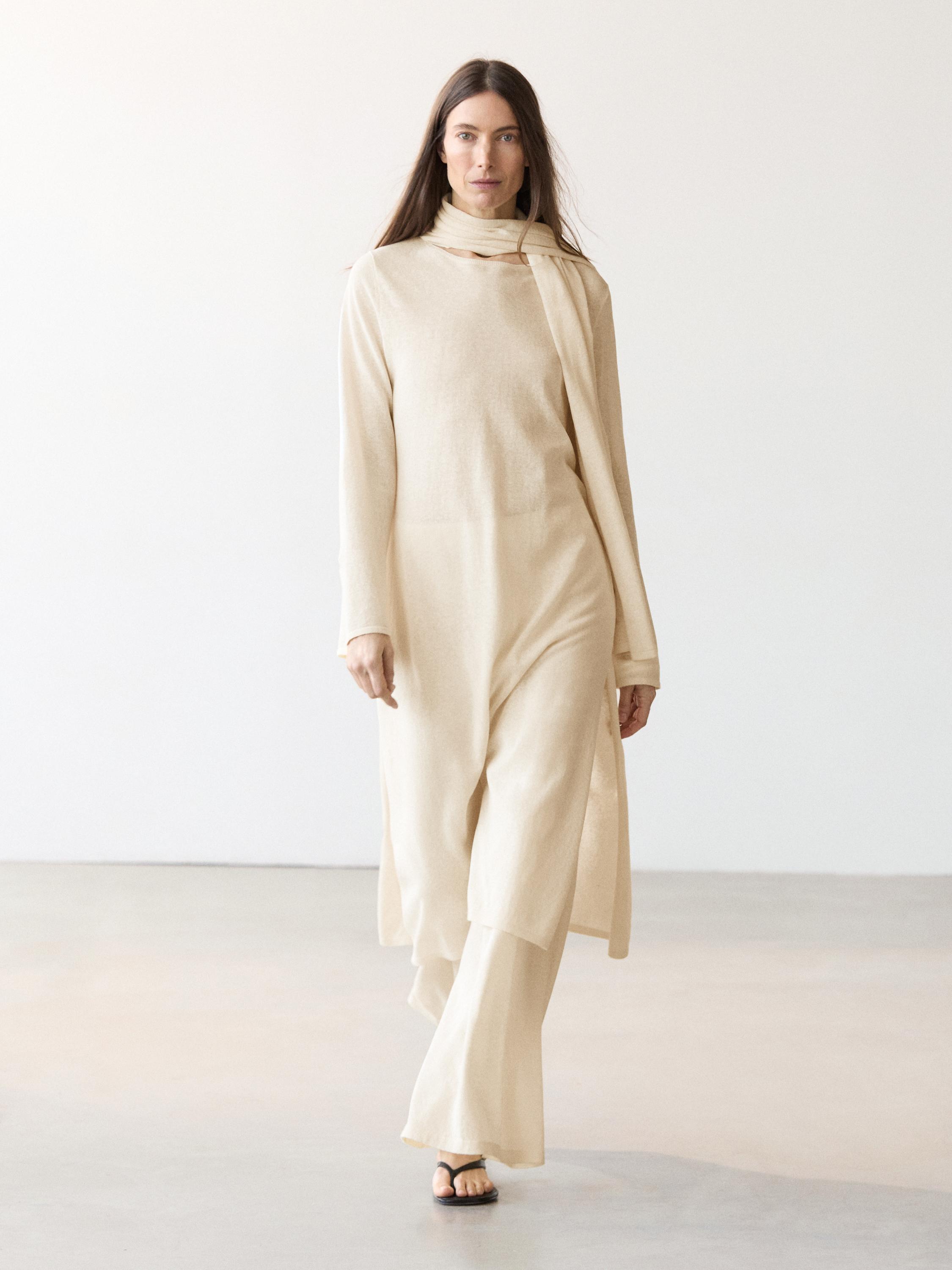 Total look flowing tunic dress