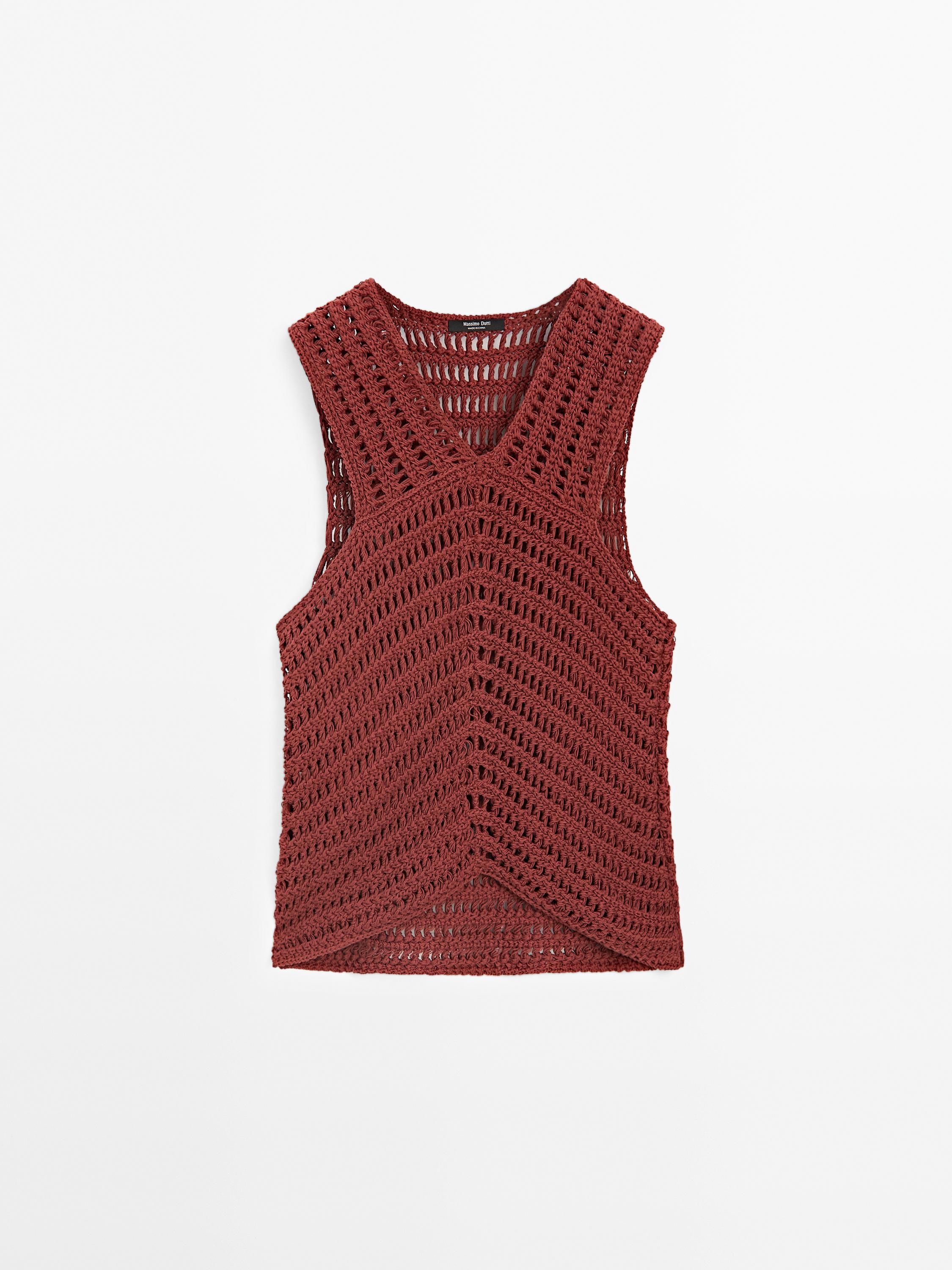 Ažurový háčkovaný top