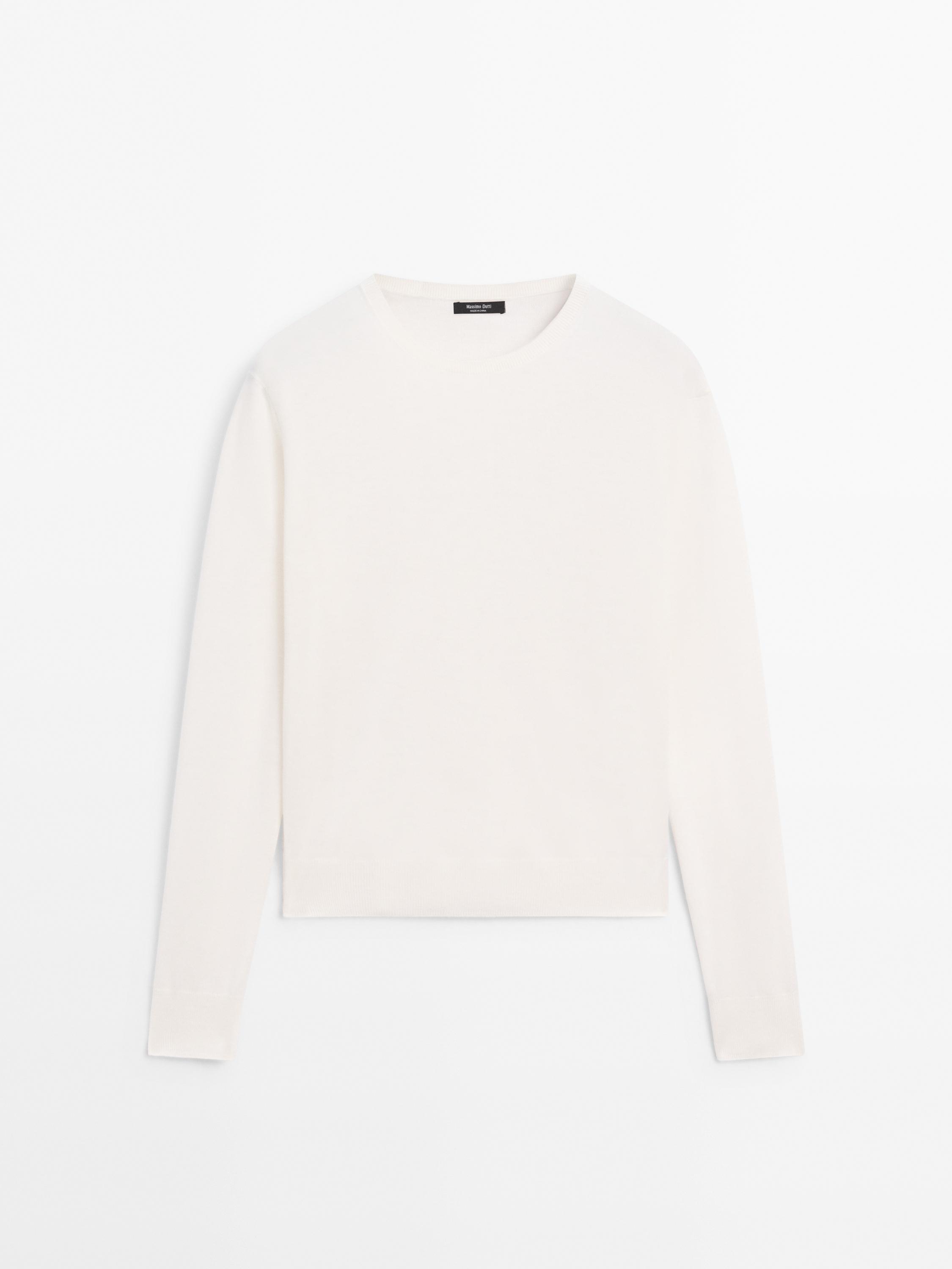 Wool blend knit sweater with crew neck