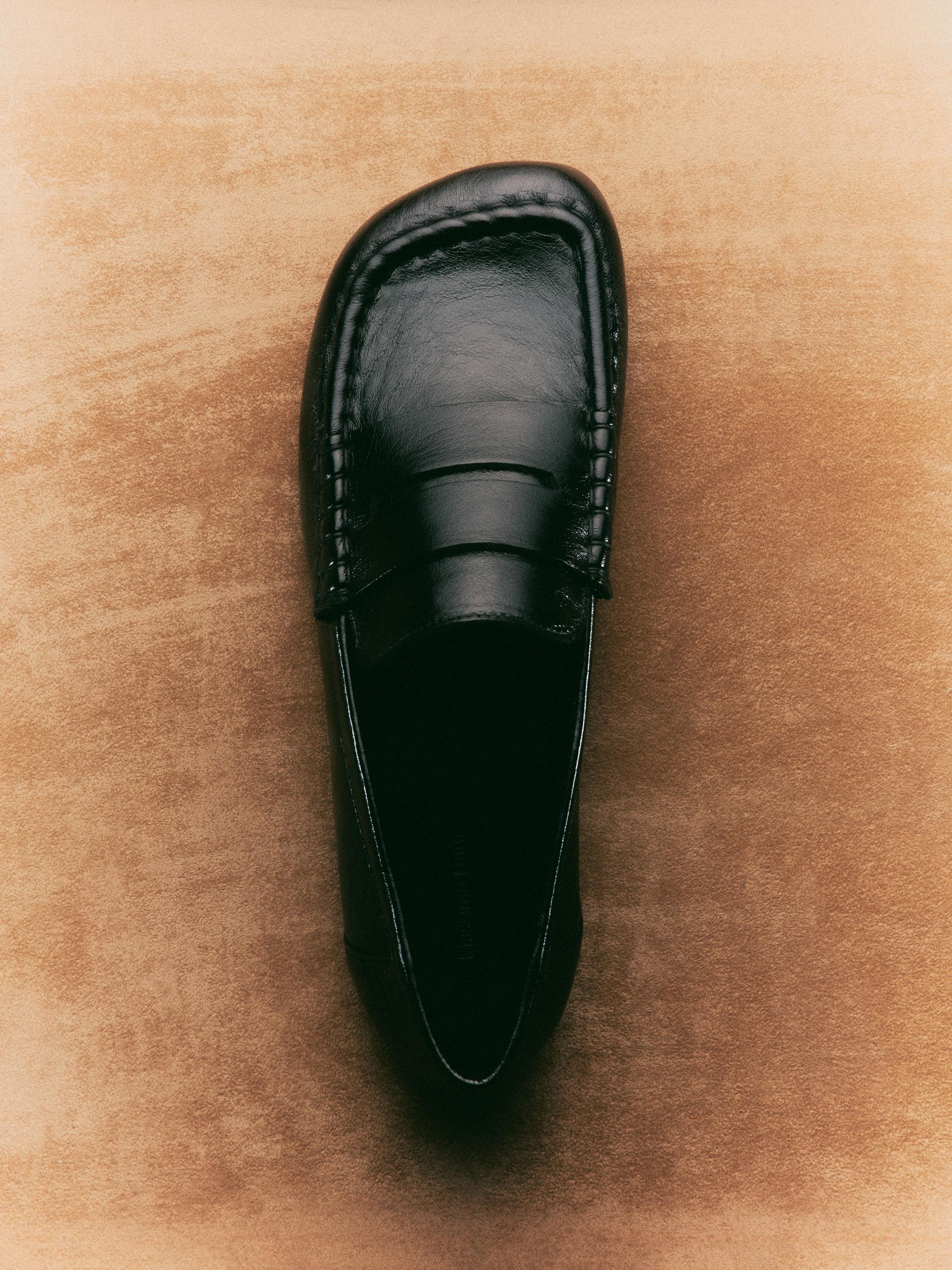 حذاء لوفر بحزام بيني