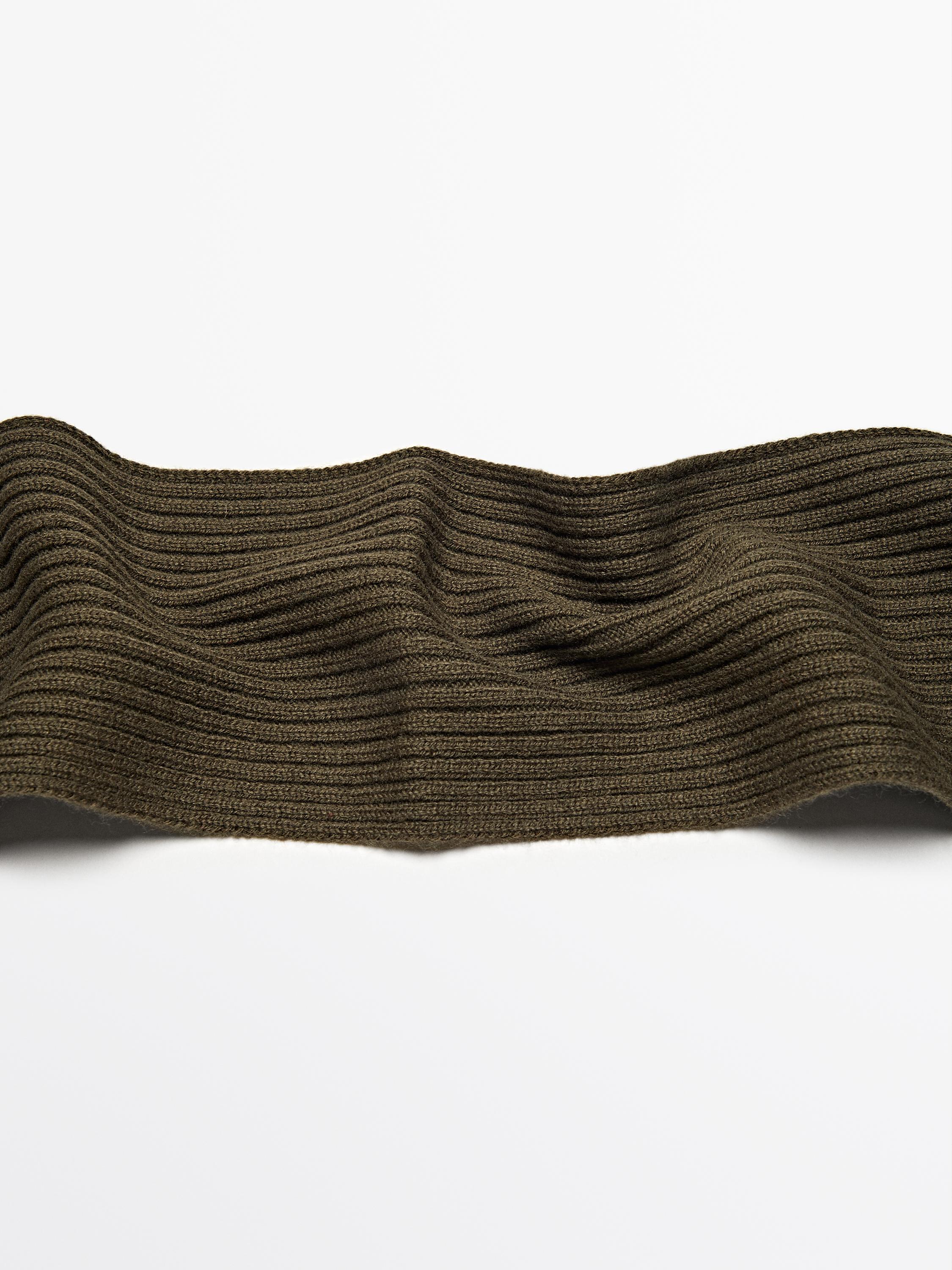 Fine ribbed fabric scarf