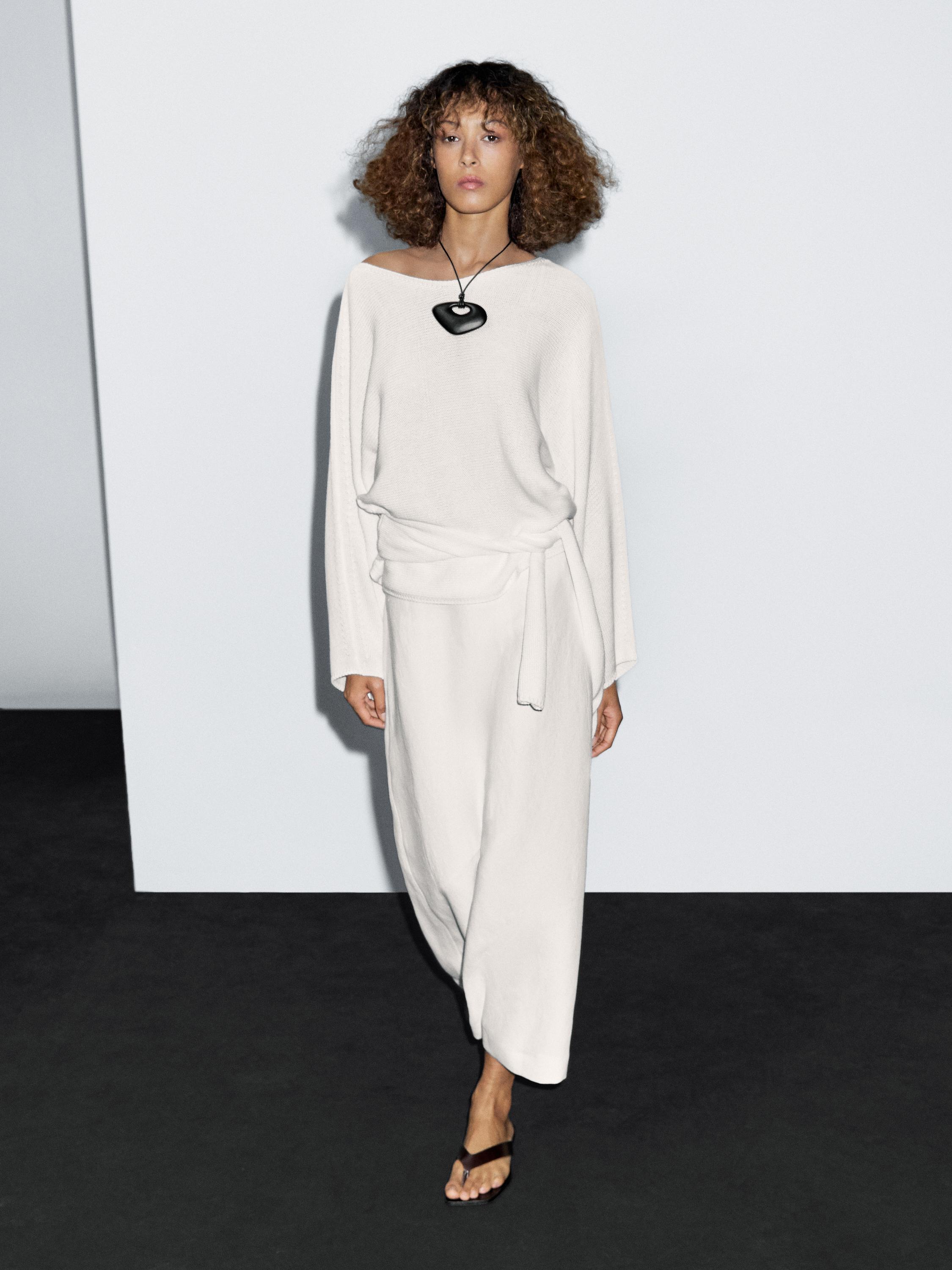 Свитер с бантом