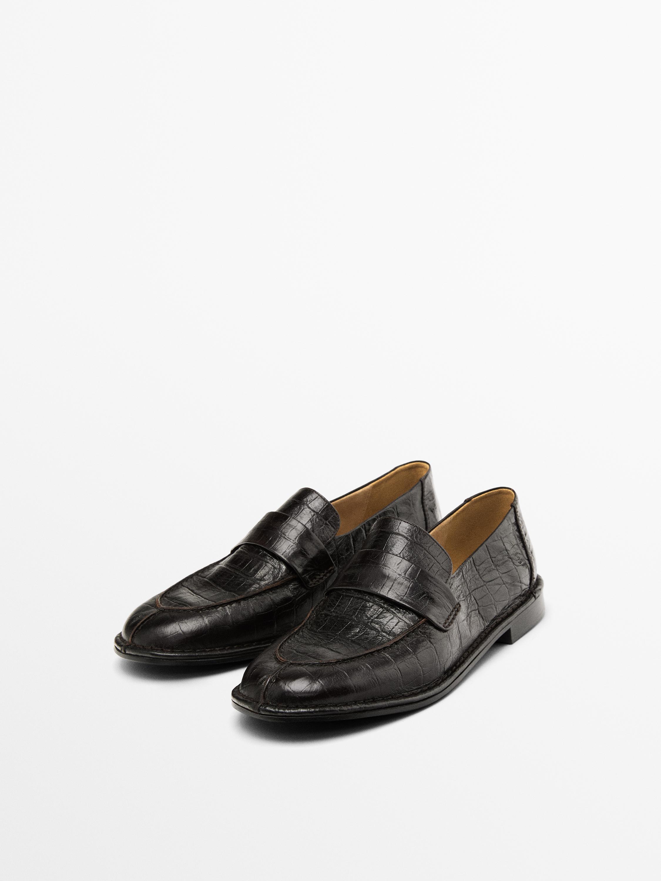 Bewerkte mocassin met krokomotief