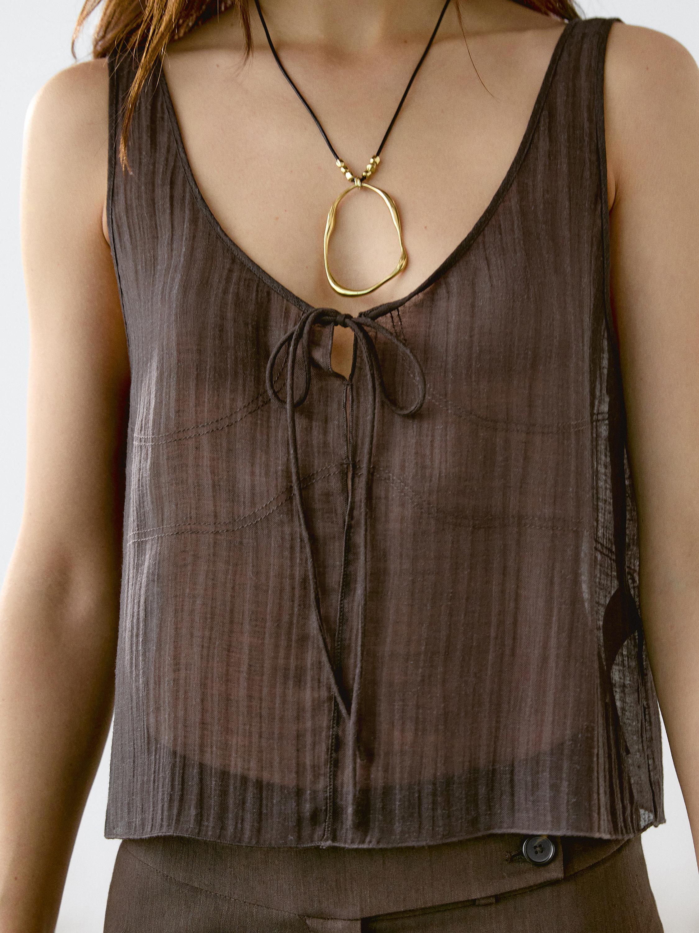 Top léger avec nœuds