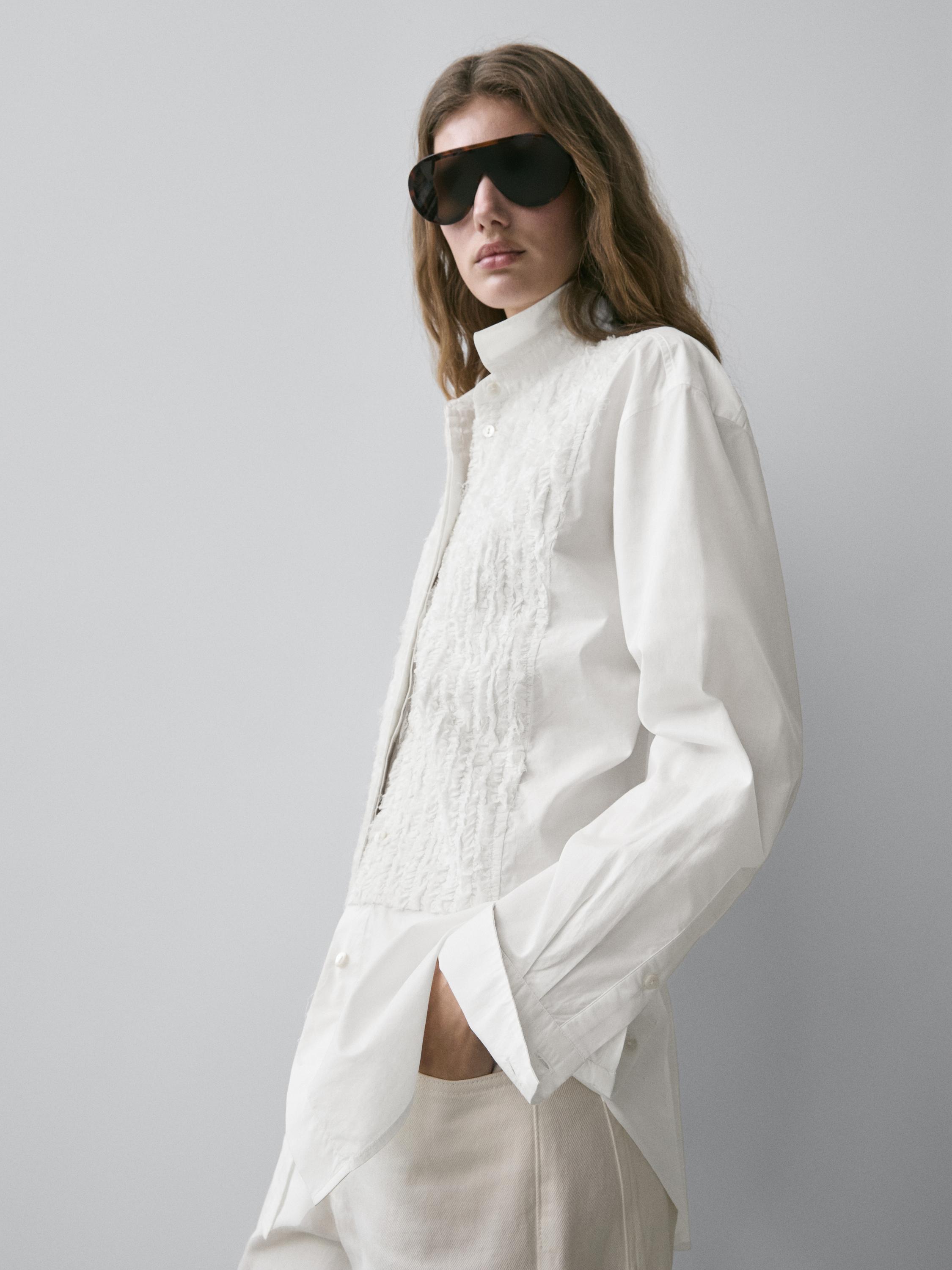 İşlemeli göğüs detaylı gömlek