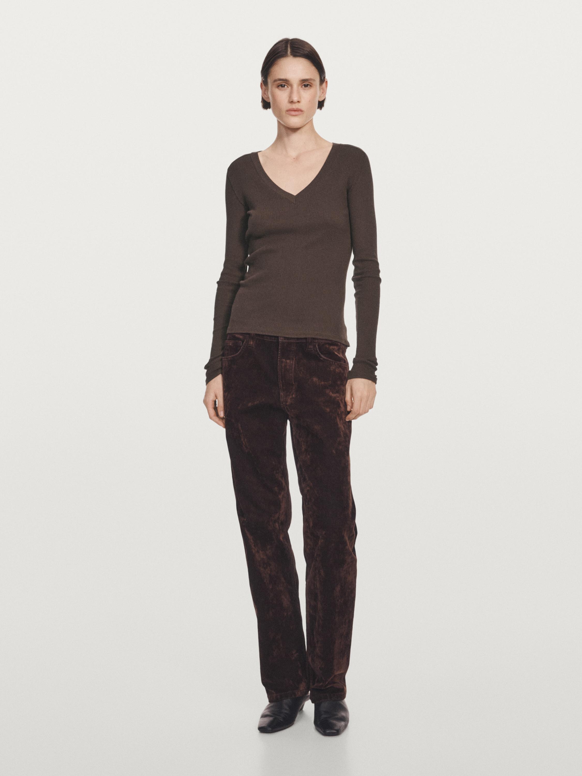 Ribbed V-neck T-shirt with long sleeves