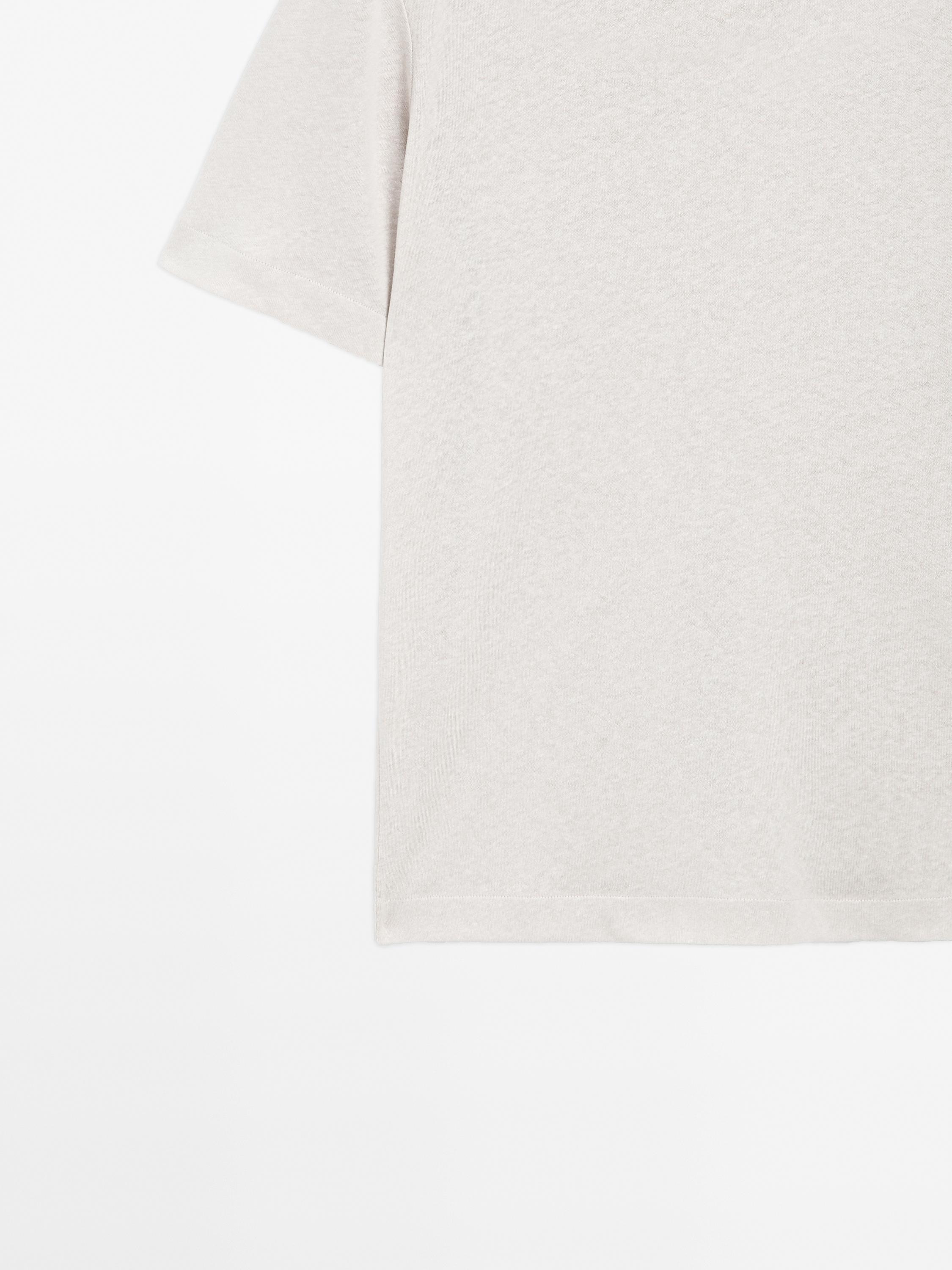 Short-sleeved T-shirt with linen