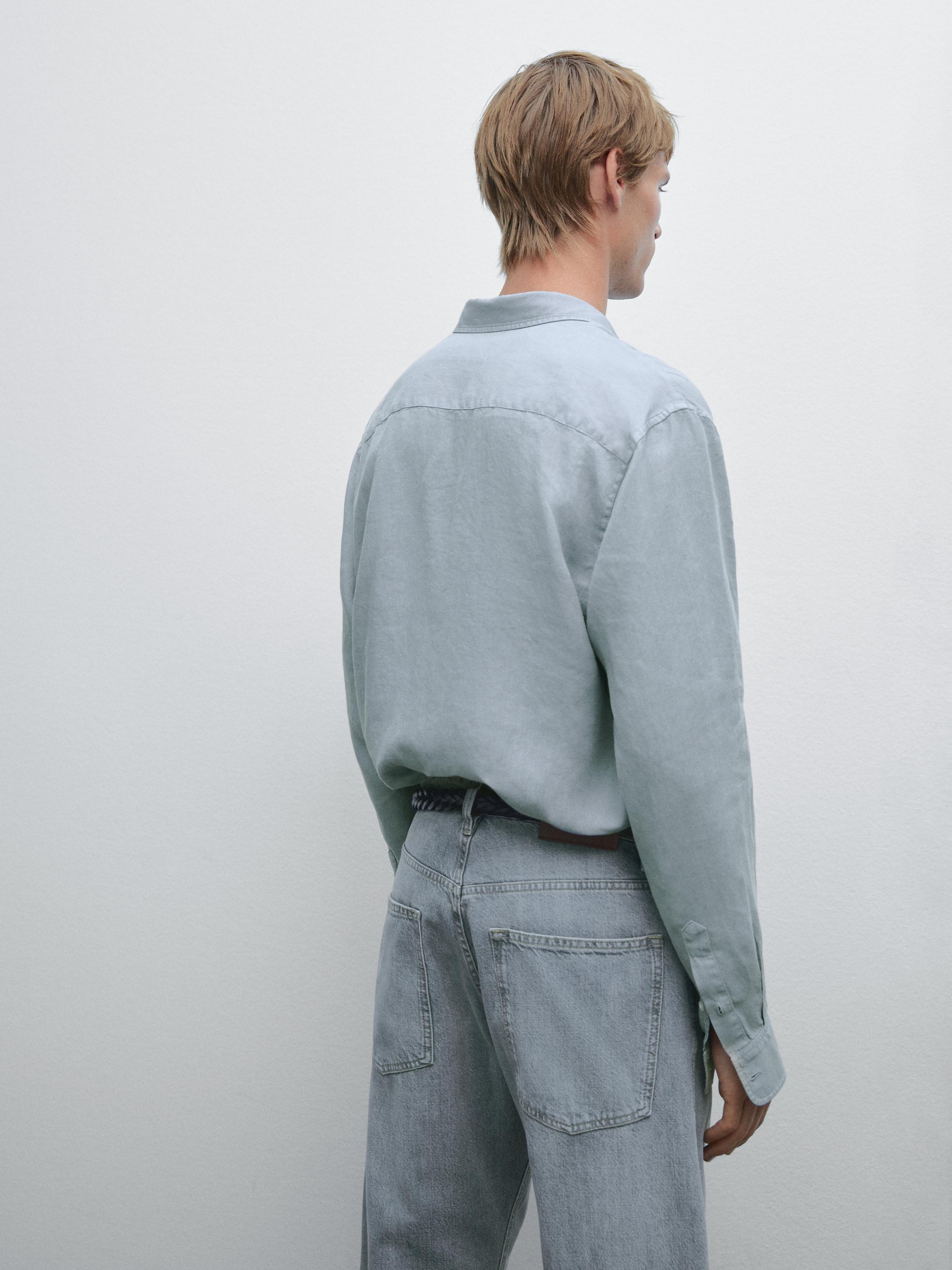 Netolygiai dažyti klasikinio kirpimo marškiniai