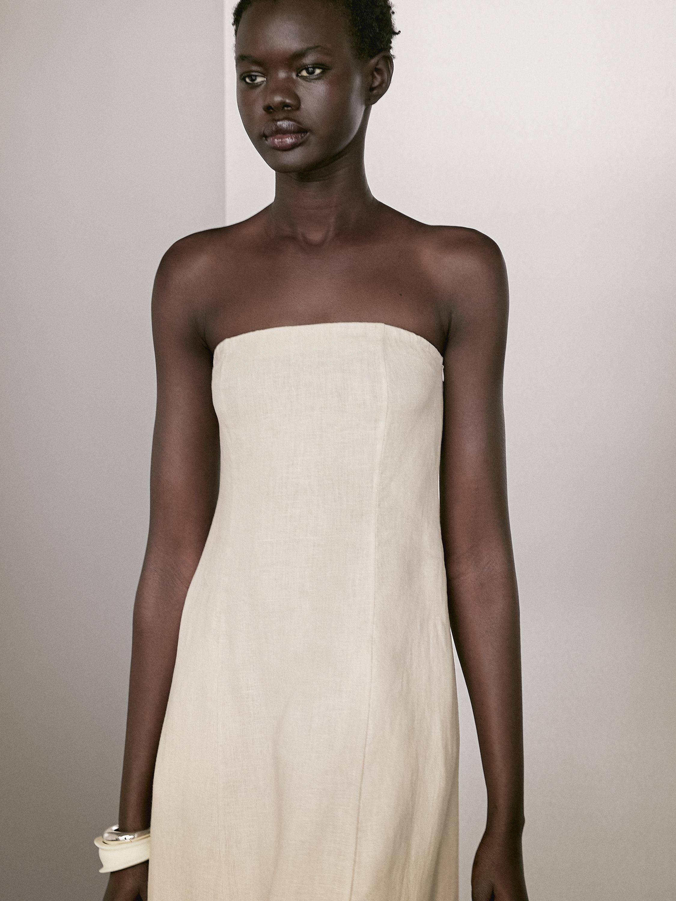 فستان طويل دون حمالات