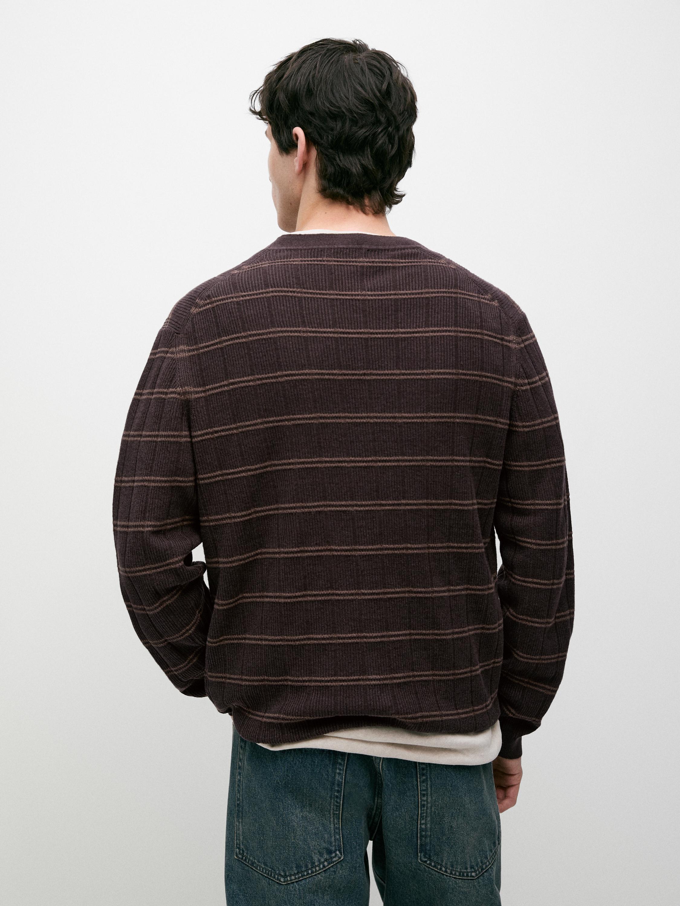Striped knit crew neck sweater — BROWN