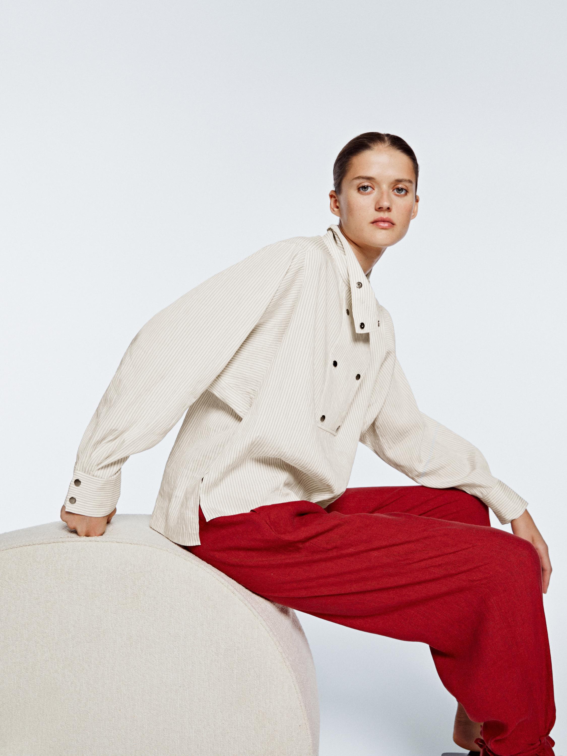 Flowing shirt with button detail on the chest