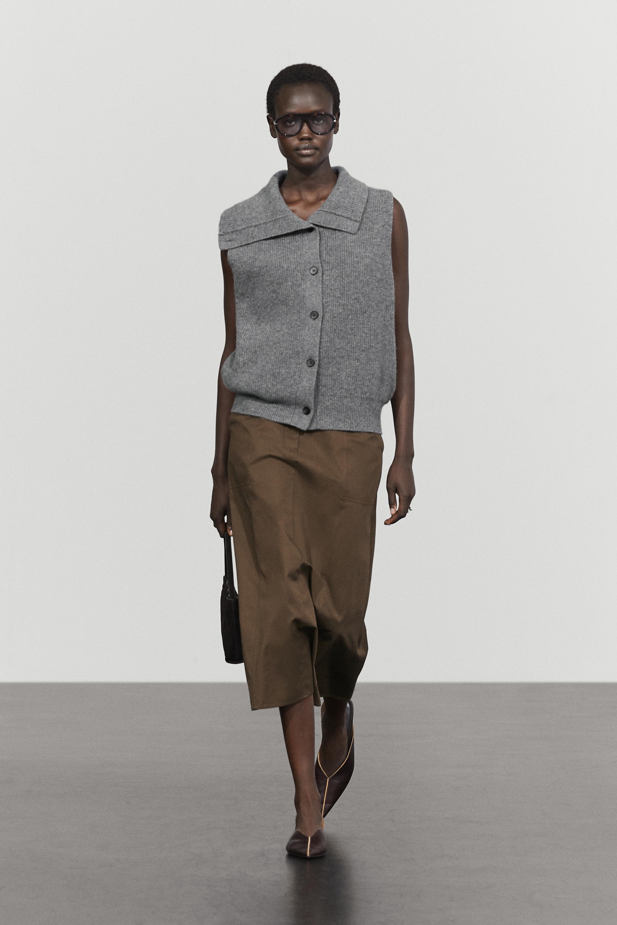 100% wool funnel neck knit vest