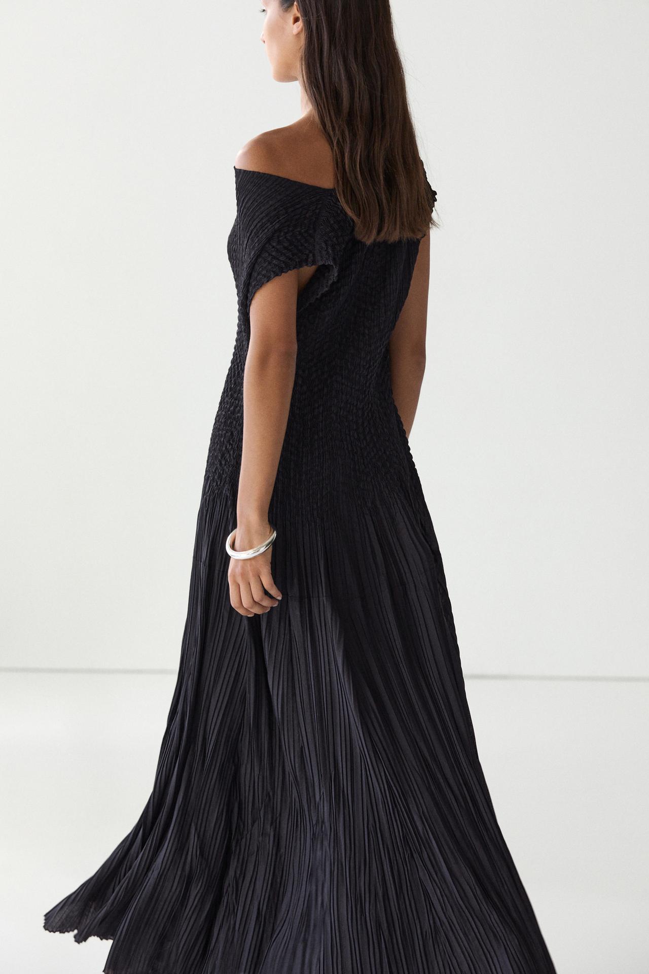 Long flowing dress with gathered detail — DARK NAVY