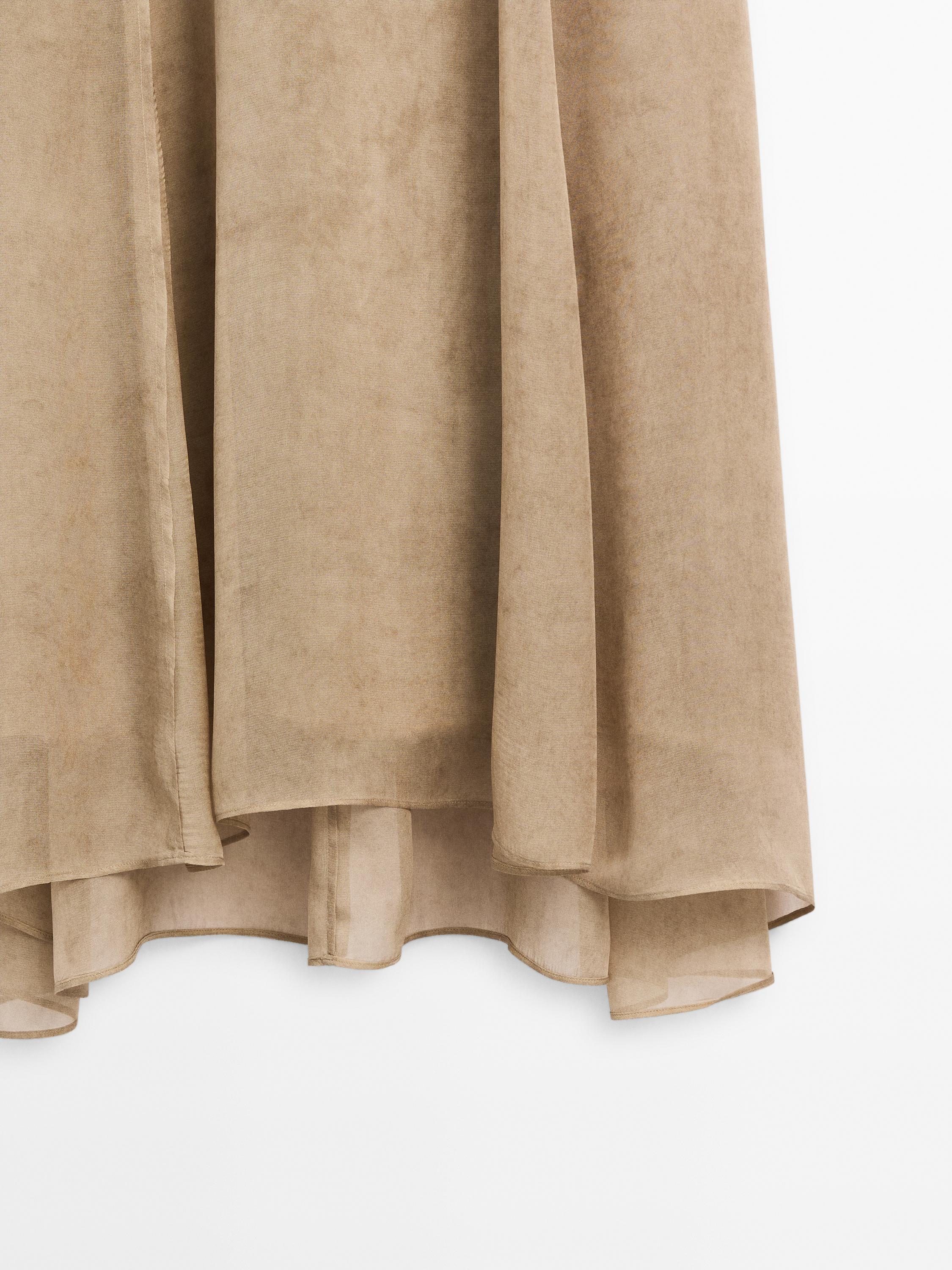 Flowing V-neck midi dress