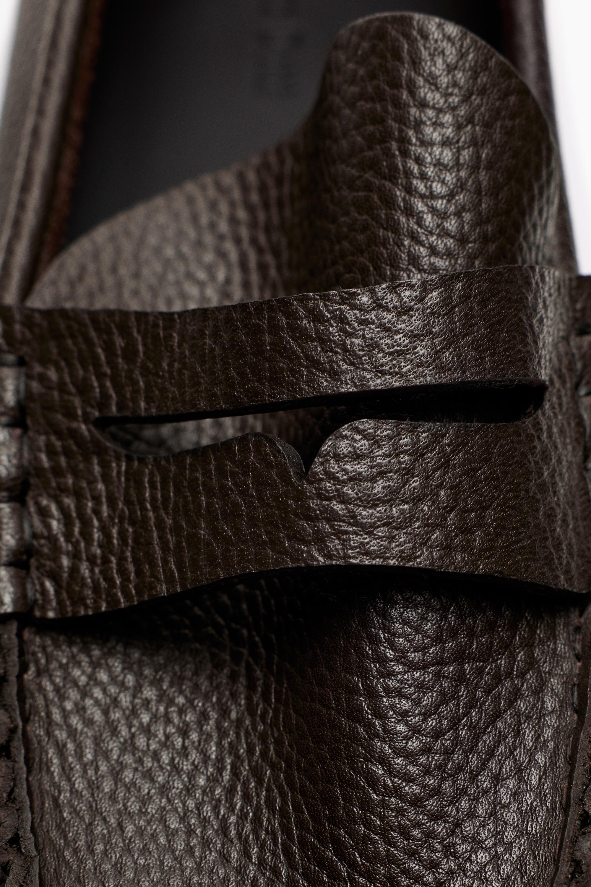Soft leather shirred loafer — BROWN