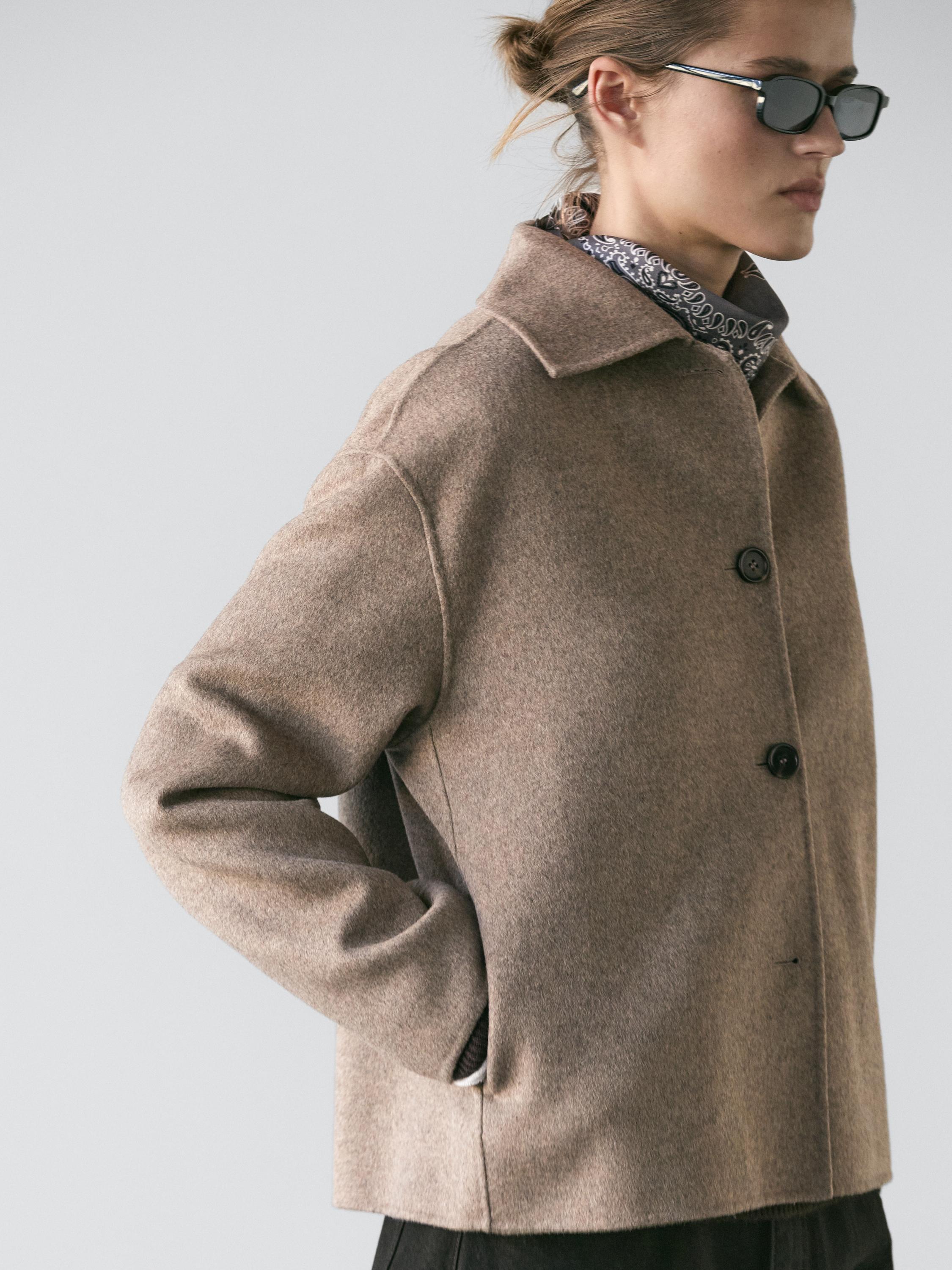 Manteau court laine avec boutons