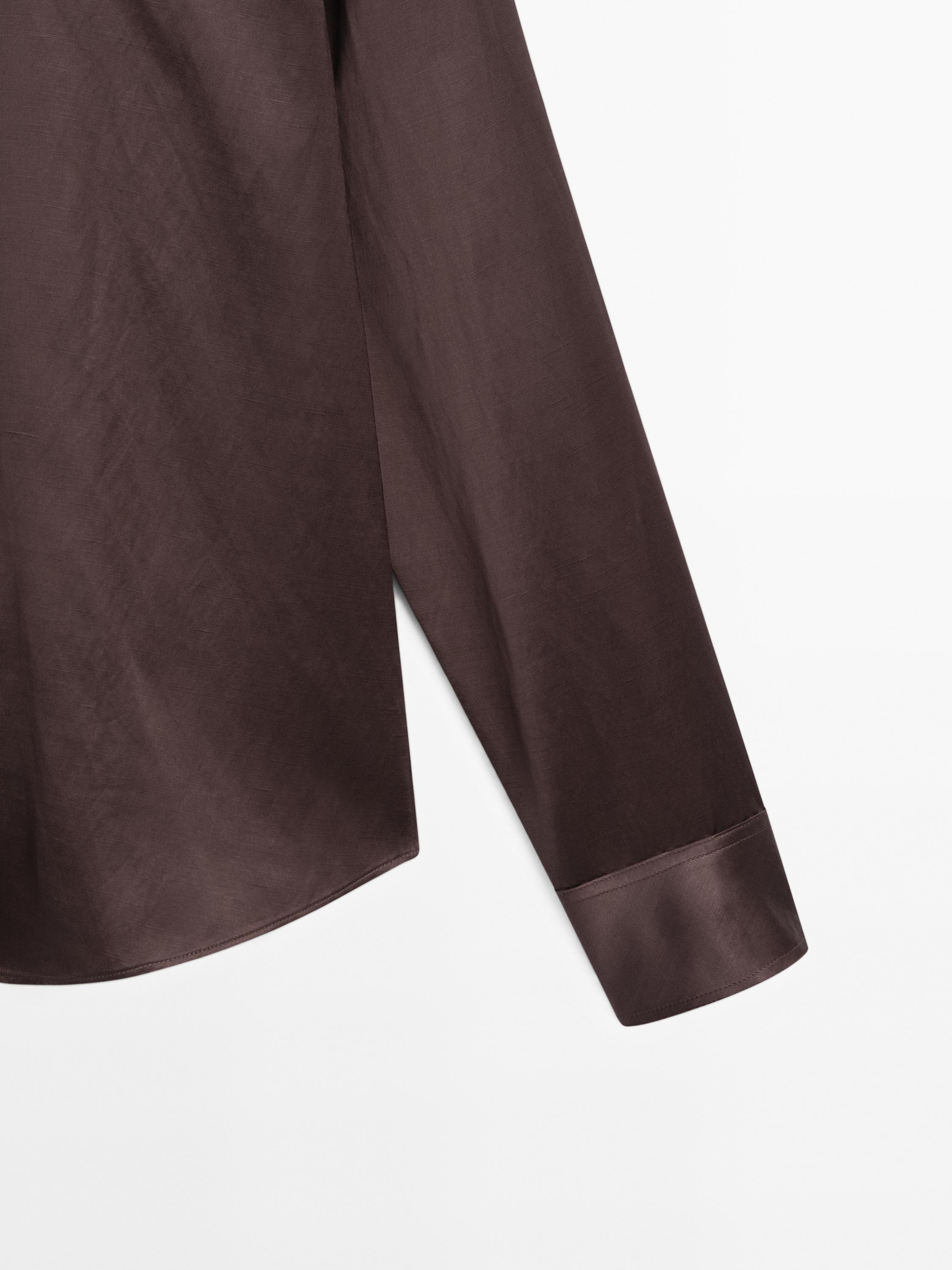 Luźna satynowa koszula z długim rękawem