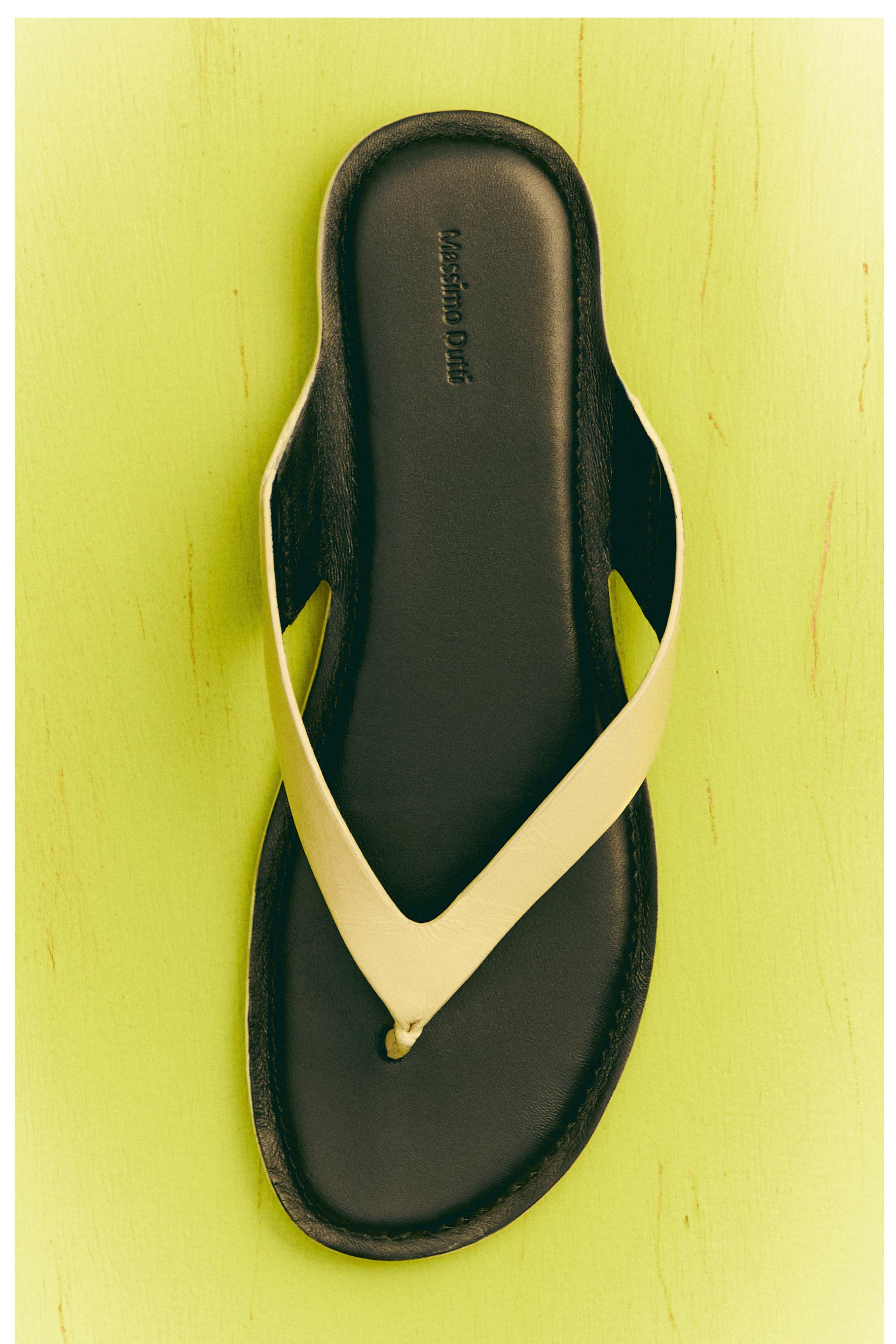 Flat leather sandals — CREAM