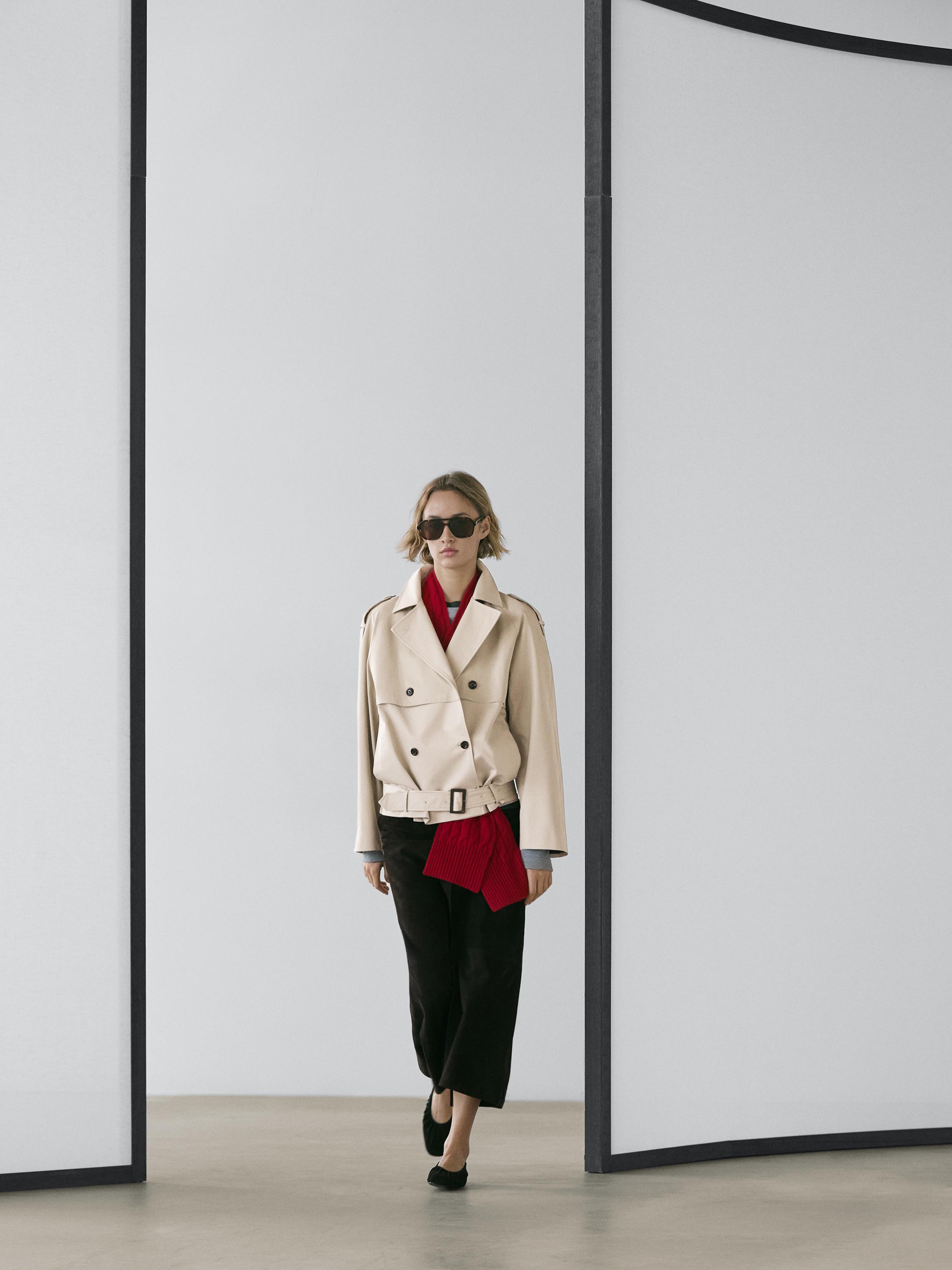 Короткий тренч с поясом