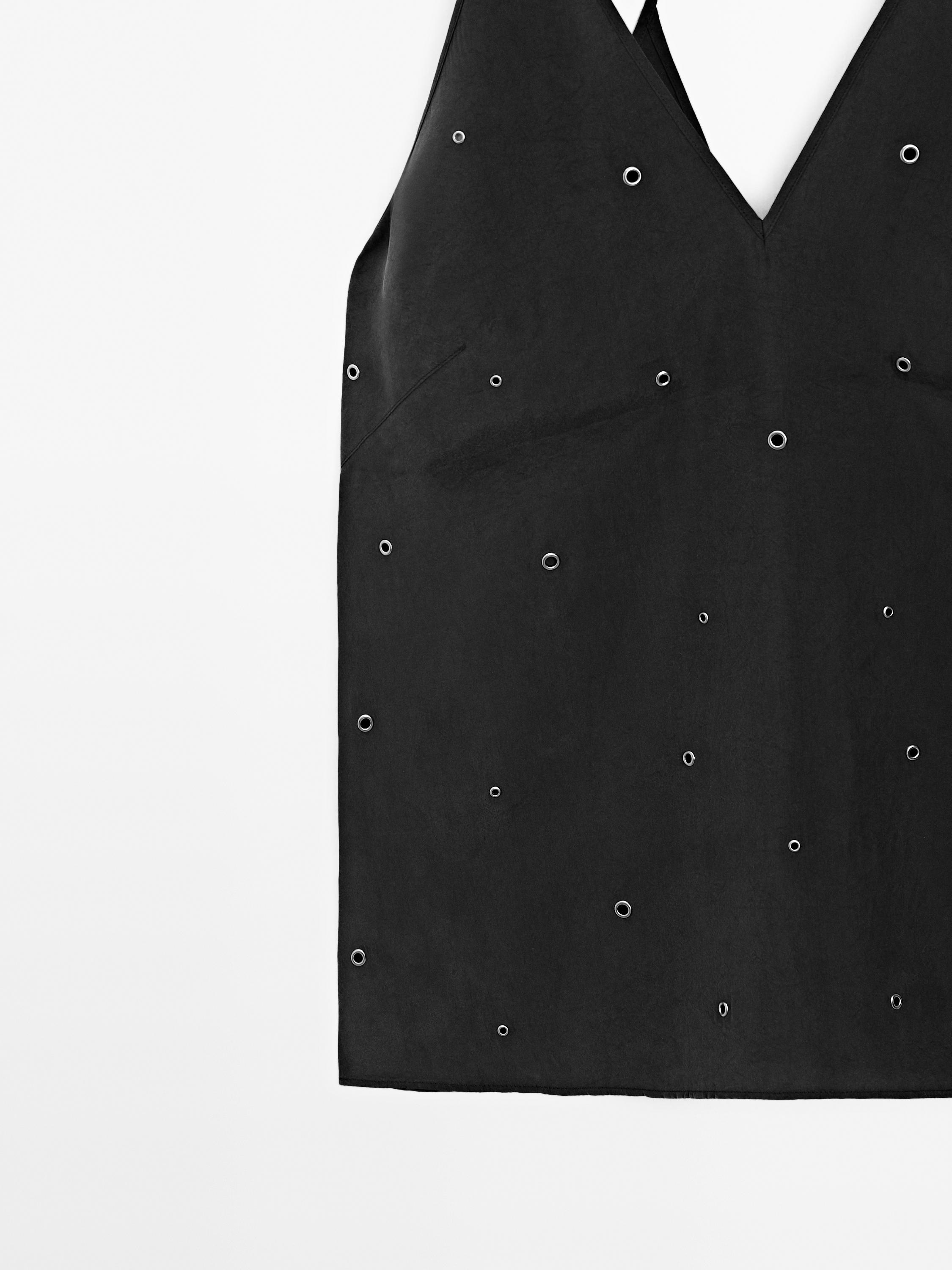 Flowing top with eyelets