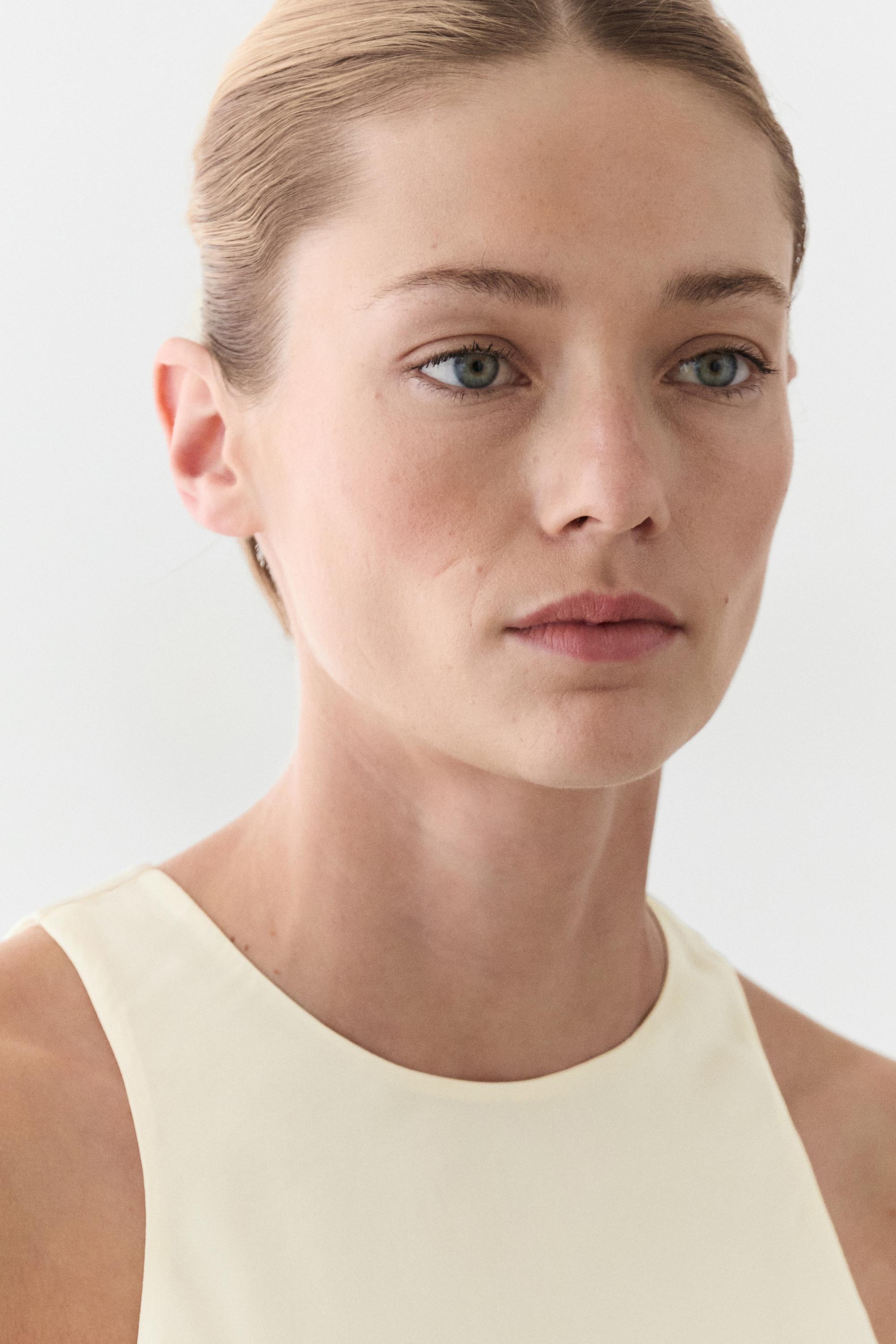 Flowing midi dress with ruffles — CREAM