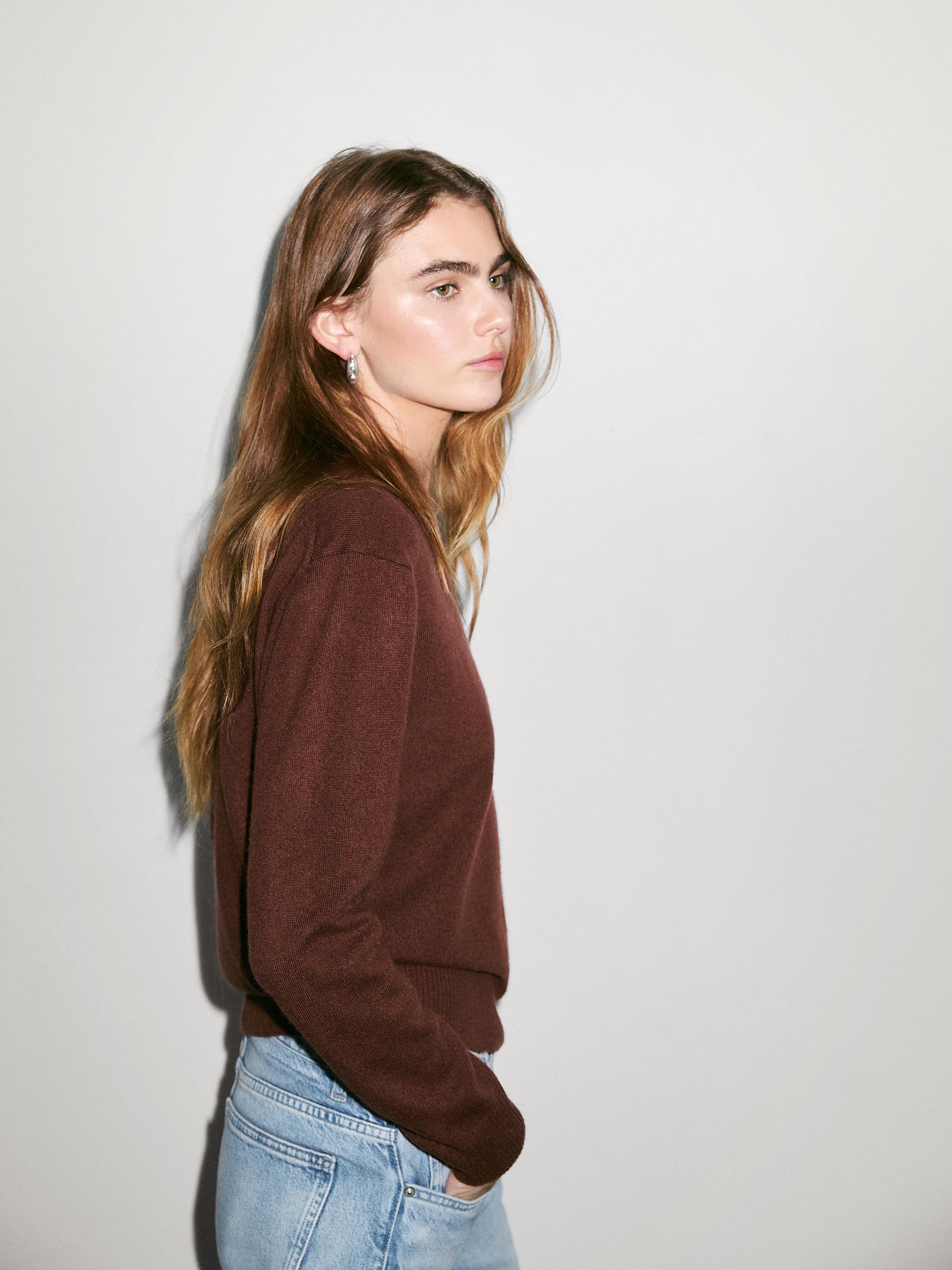 100% cashmere crew neck sweater