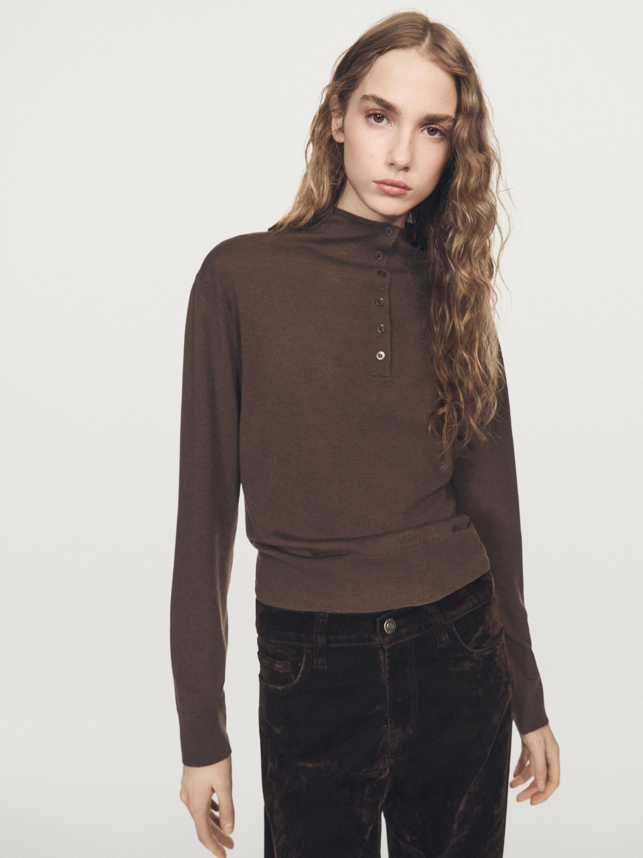 Buttoned mock turtleneck knit sweater — BROWN