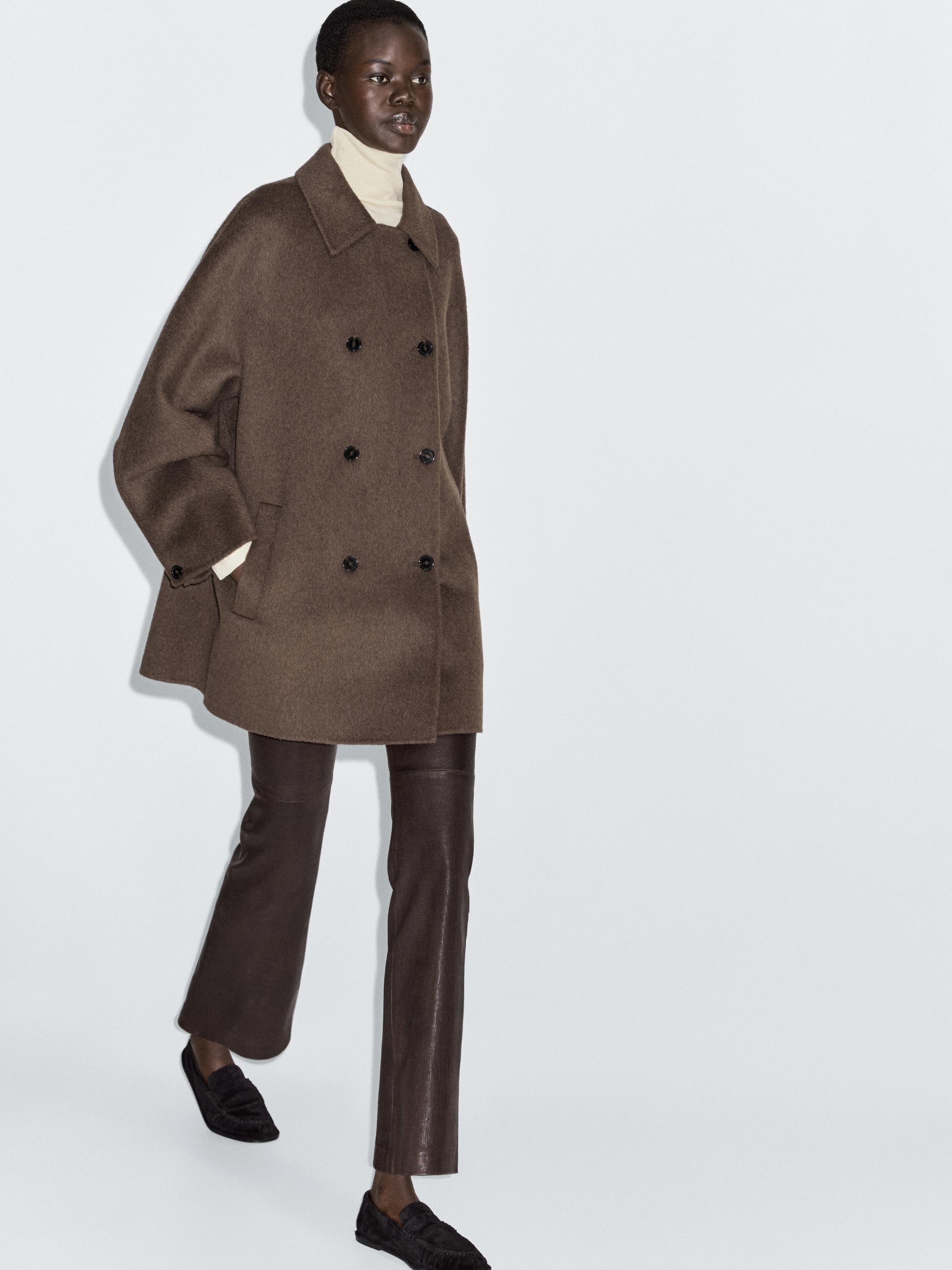 معطف من الصوف المخلوط بأزرار مزدوجة