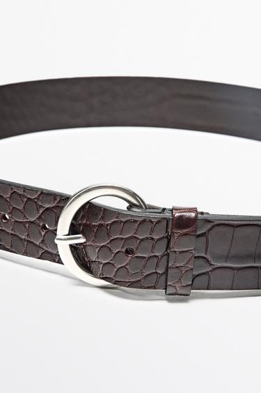 Crocodile-effect leather belt with round buckle — BROWN 2