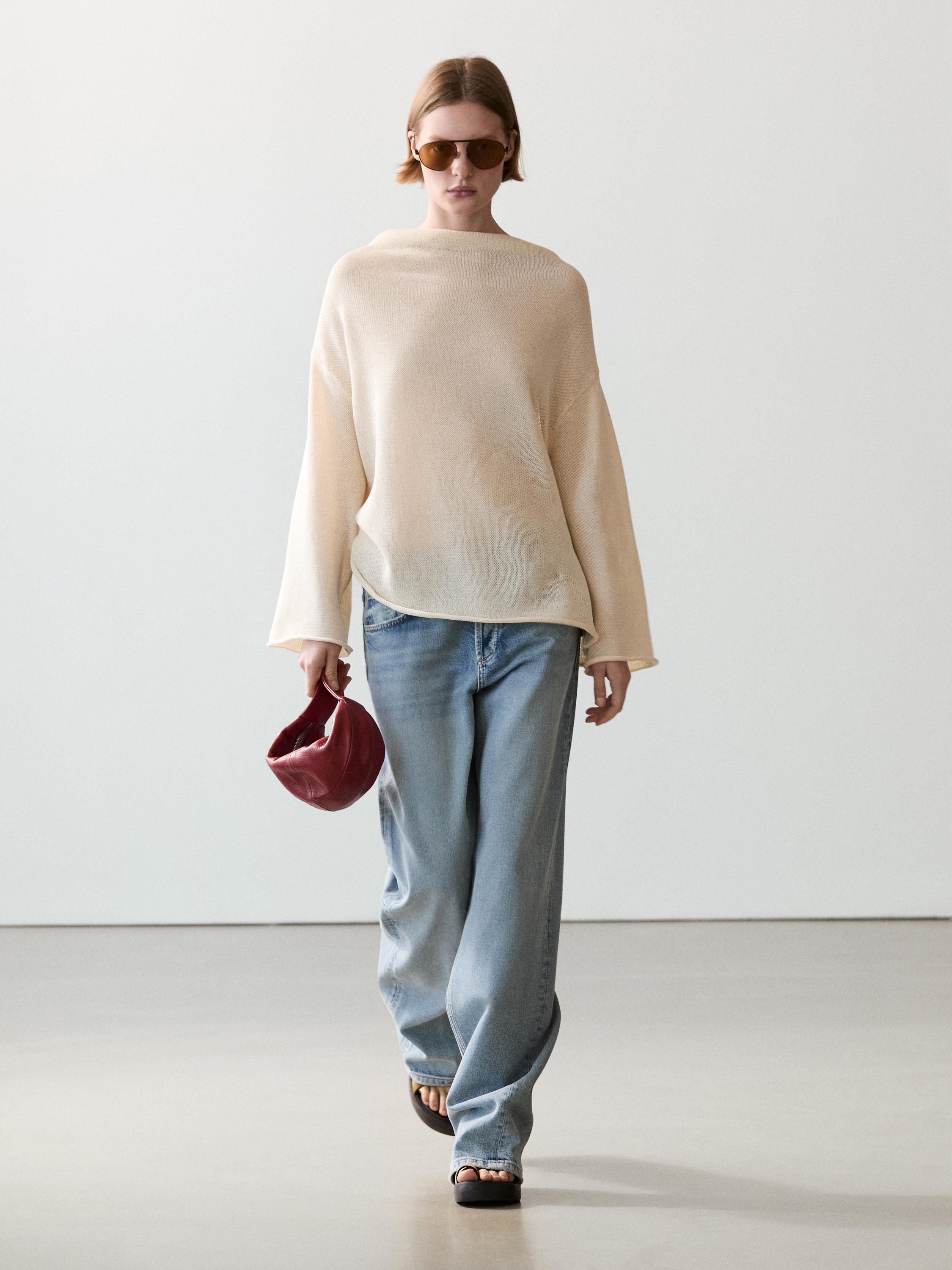 100% cotton jumper with a lace-up back