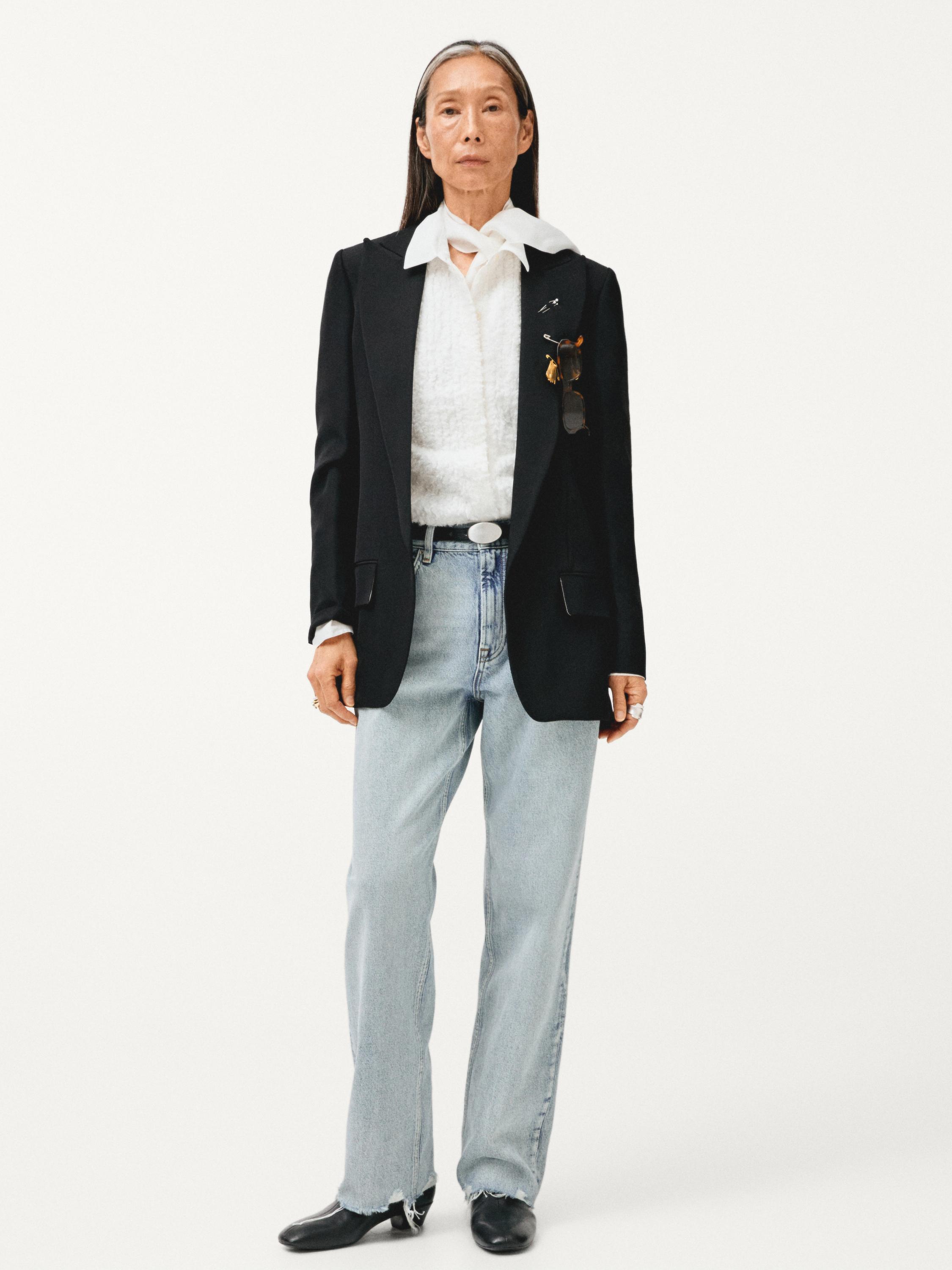 100% extra fine wool two-button blazer — BLACK
