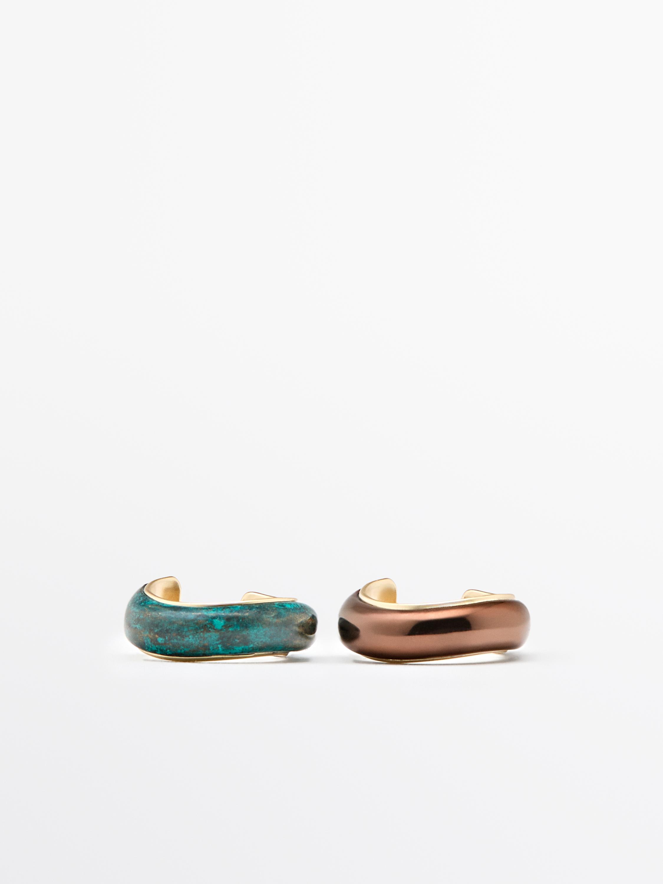 Pack of two gold enamel rings, one with a turquoise finish and the other a shiny brown.