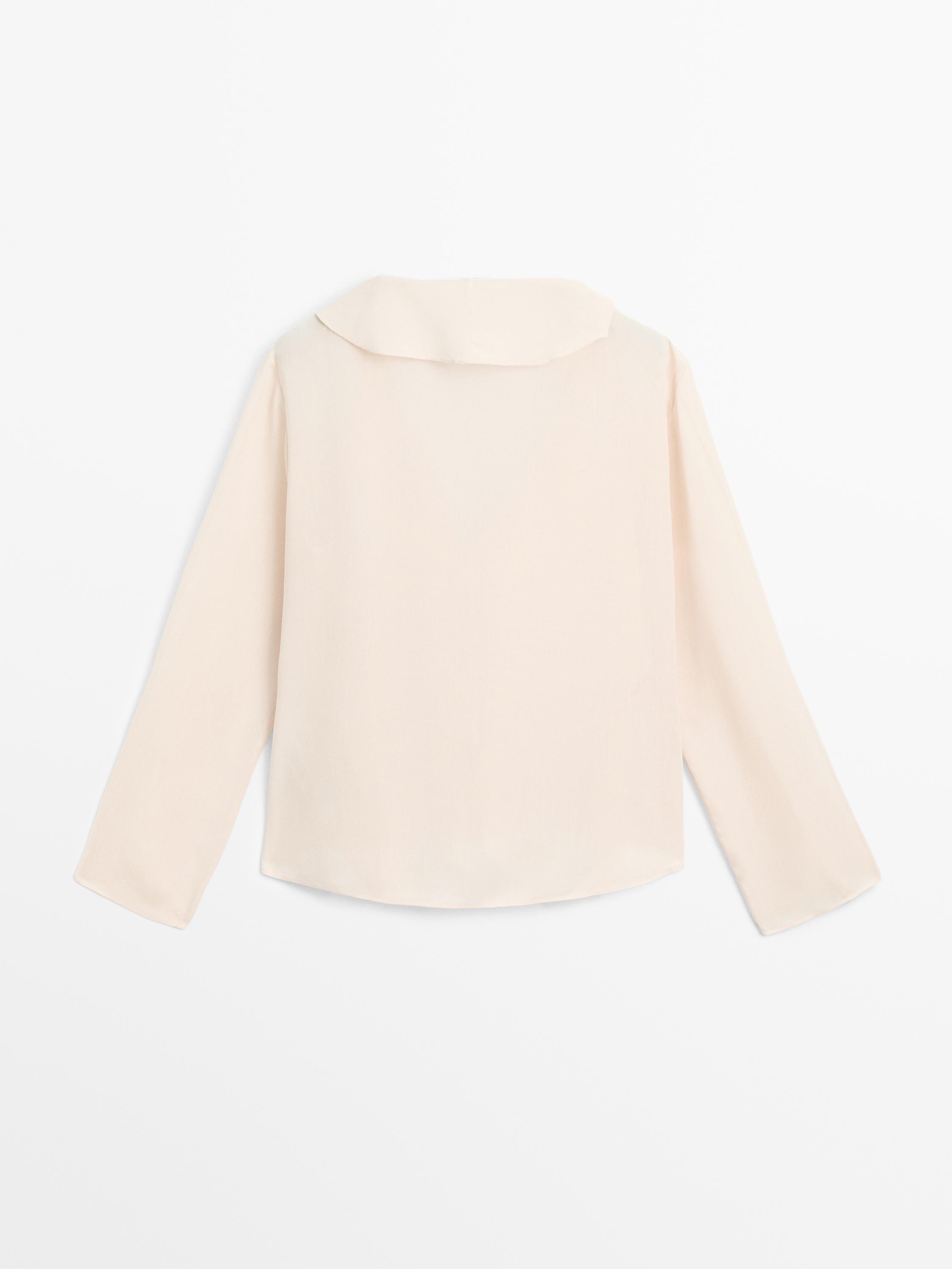 Ruffled blouse with asymmetric hem