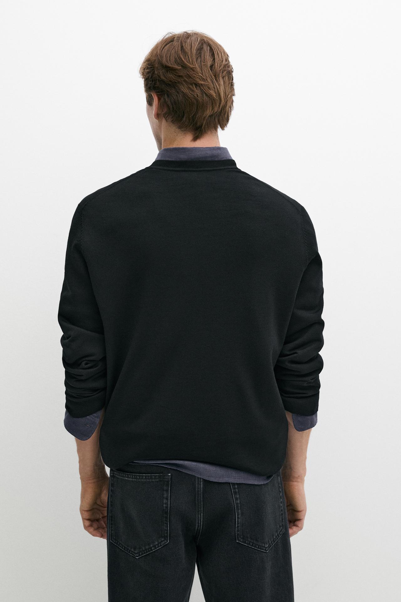 100% merino wool round neck knit sweater — BLACK